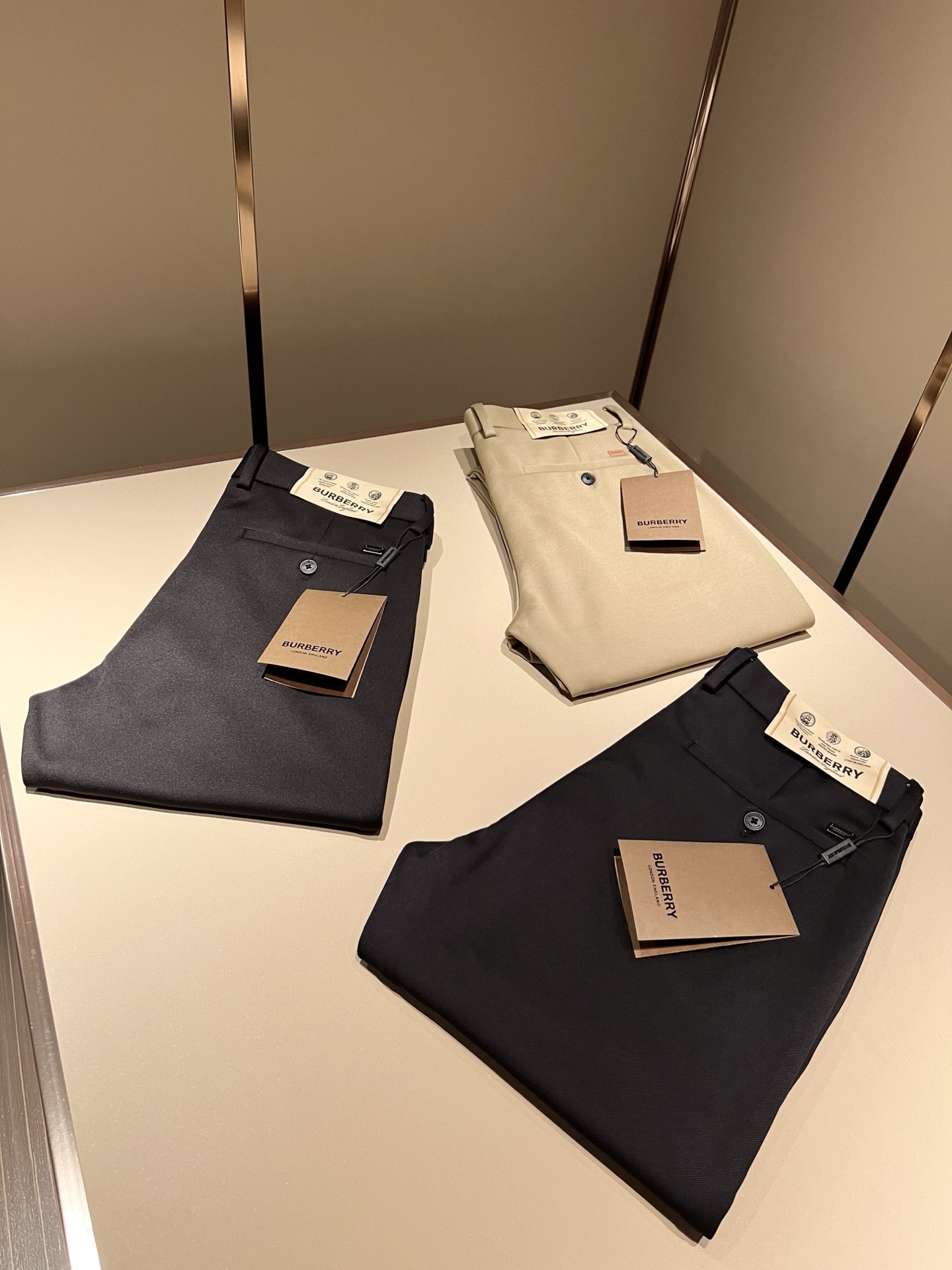 BURBER*Y巴*莉 2025秋冬男士休闲西裤，男士经典基础款小直筒裤 简洁纯色百搭款五金logo辅料