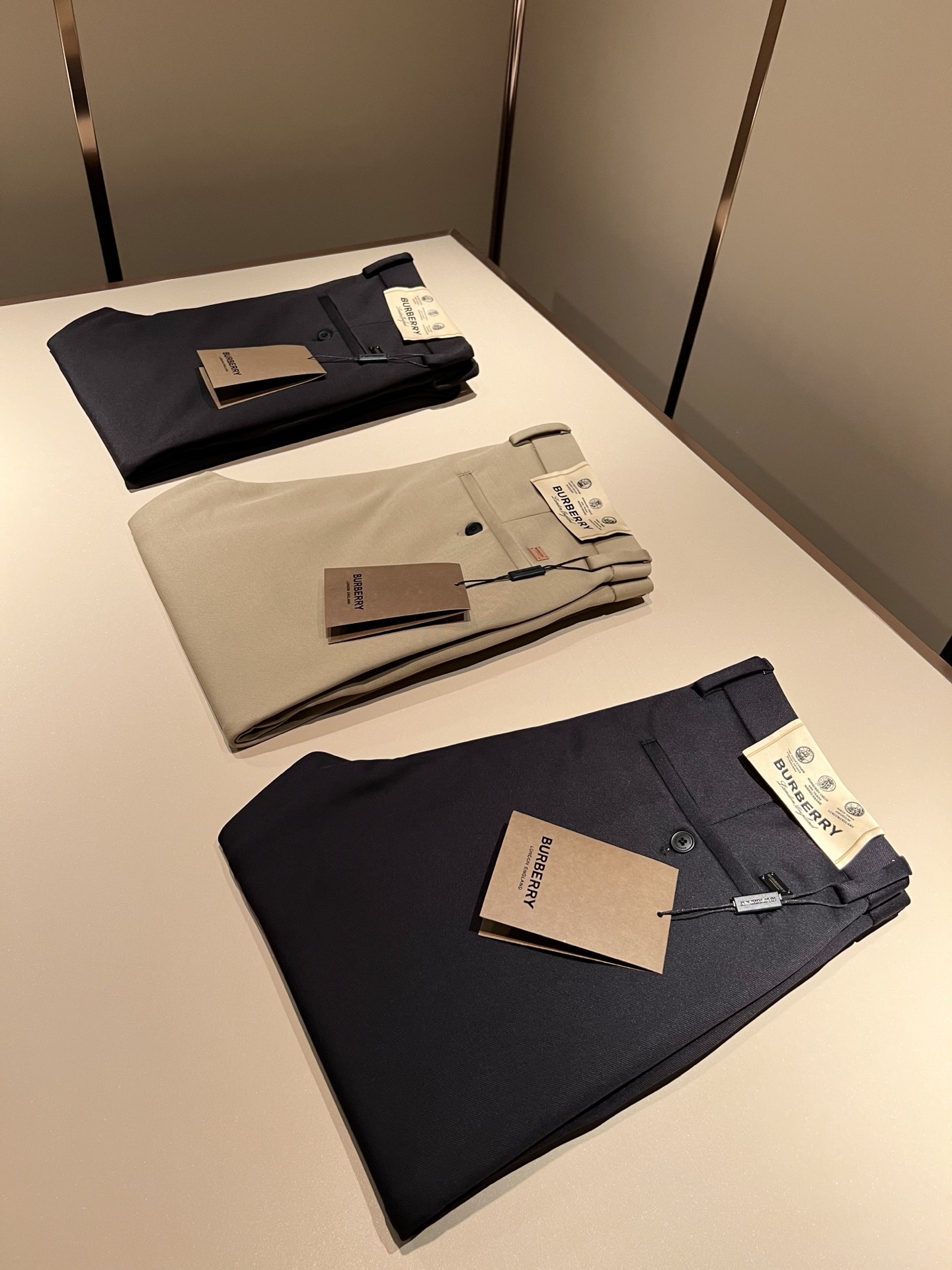 BURBER*Y巴*莉 2025秋冬男士休闲西裤，男士经典基础款小直筒裤 简洁纯色百搭款五金logo辅料