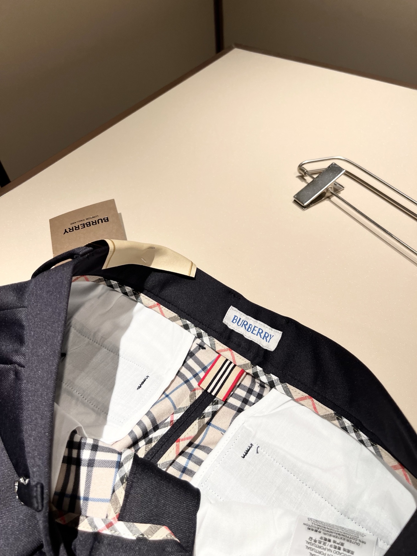 BURBER*Y巴*莉 2025秋冬男士休闲西裤，男士经典基础款小直筒裤 简洁纯色百搭款五金logo辅料