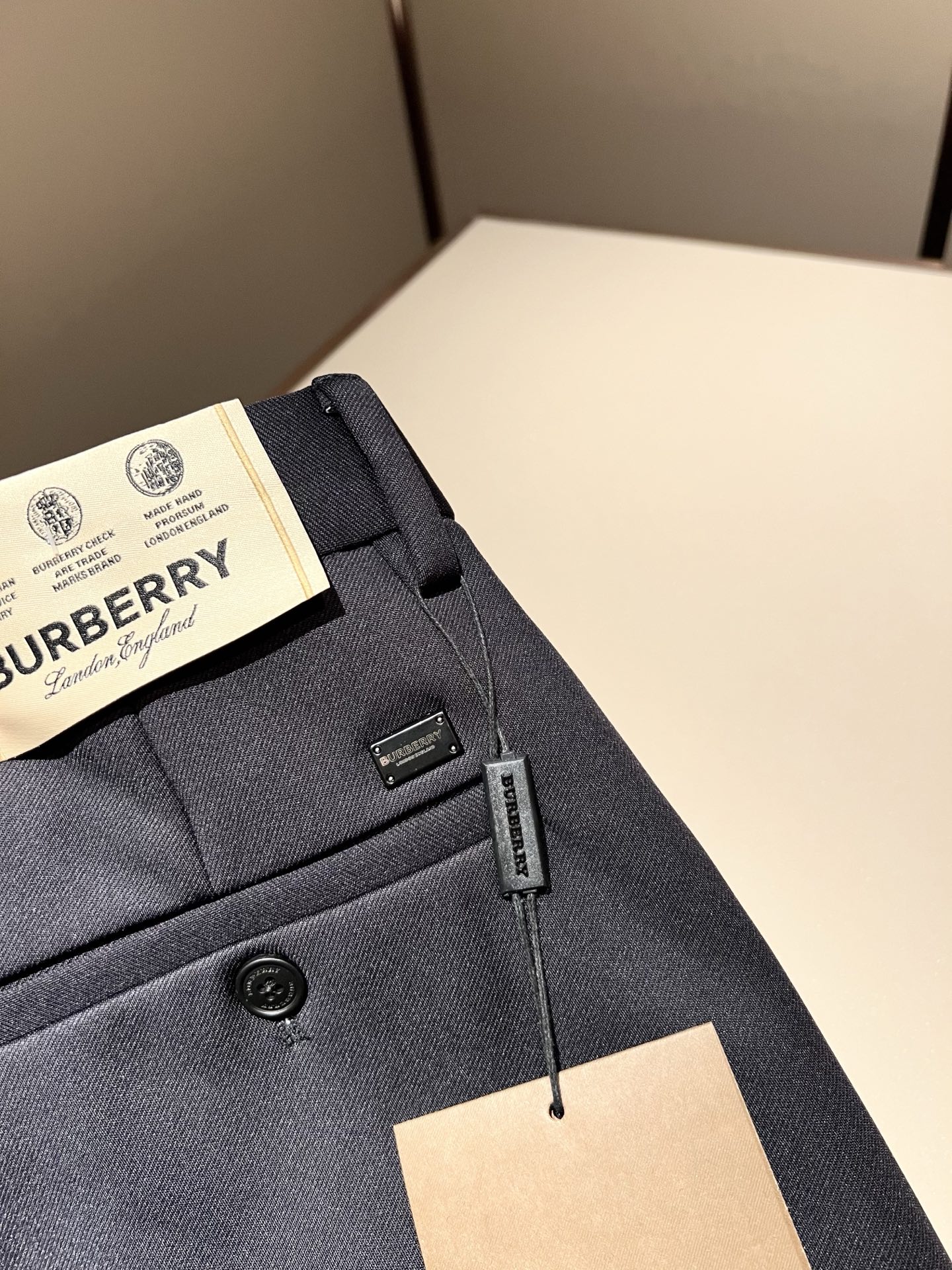 BURBER*Y巴*莉 2025秋冬男士休闲西裤，男士经典基础款小直筒裤 简洁纯色百搭款五金logo辅料