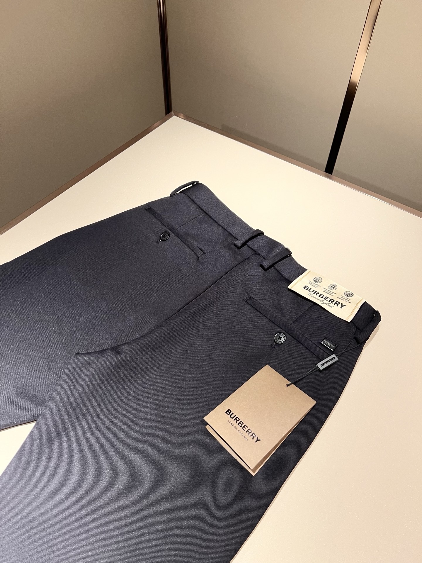 BURBER*Y巴*莉 2025秋冬男士休闲西裤，男士经典基础款小直筒裤 简洁纯色百搭款五金logo辅料