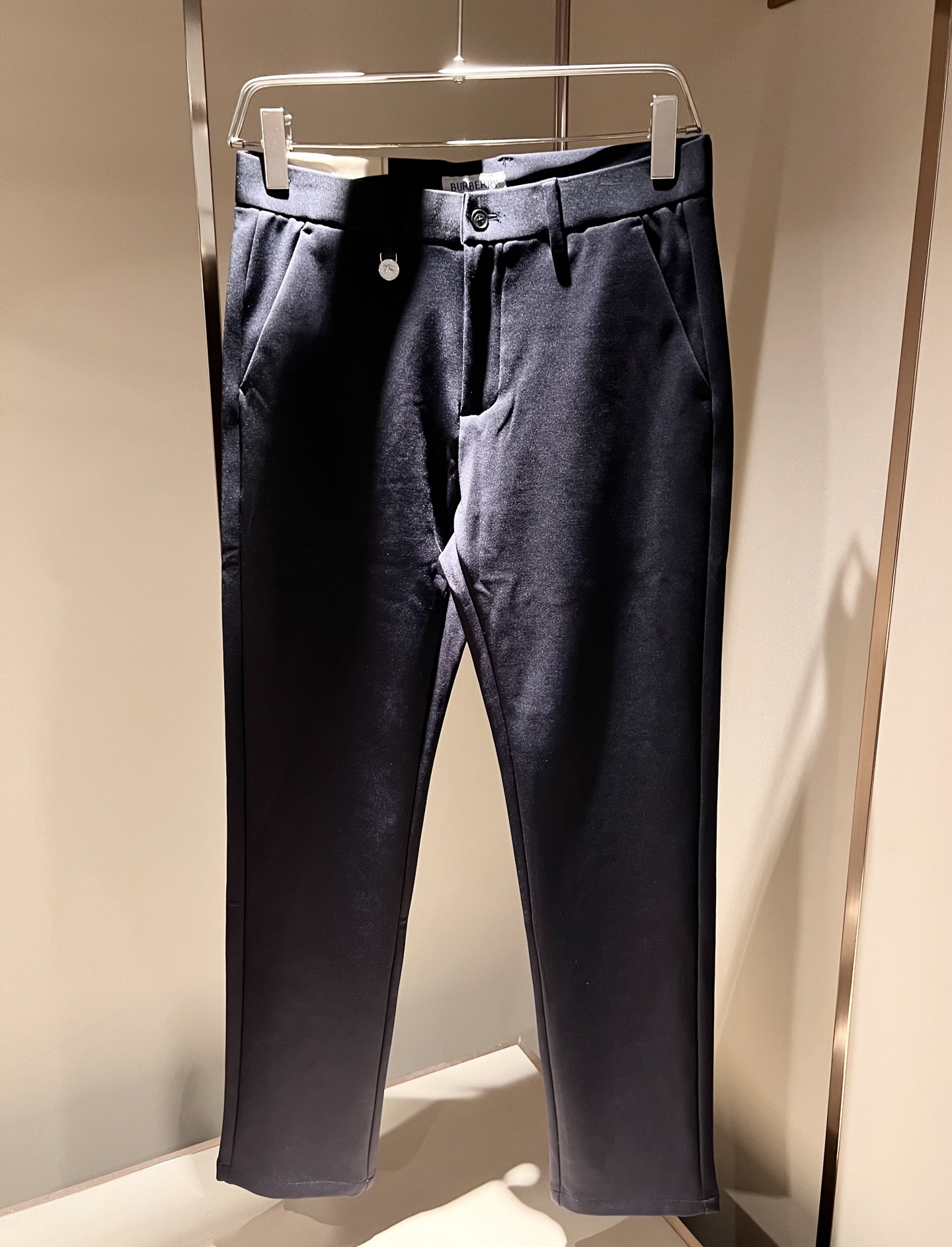 BURBER*Y巴*莉 2025秋冬男士休闲西裤，男士经典基础款小直筒裤 简洁纯色百搭款五金logo辅料