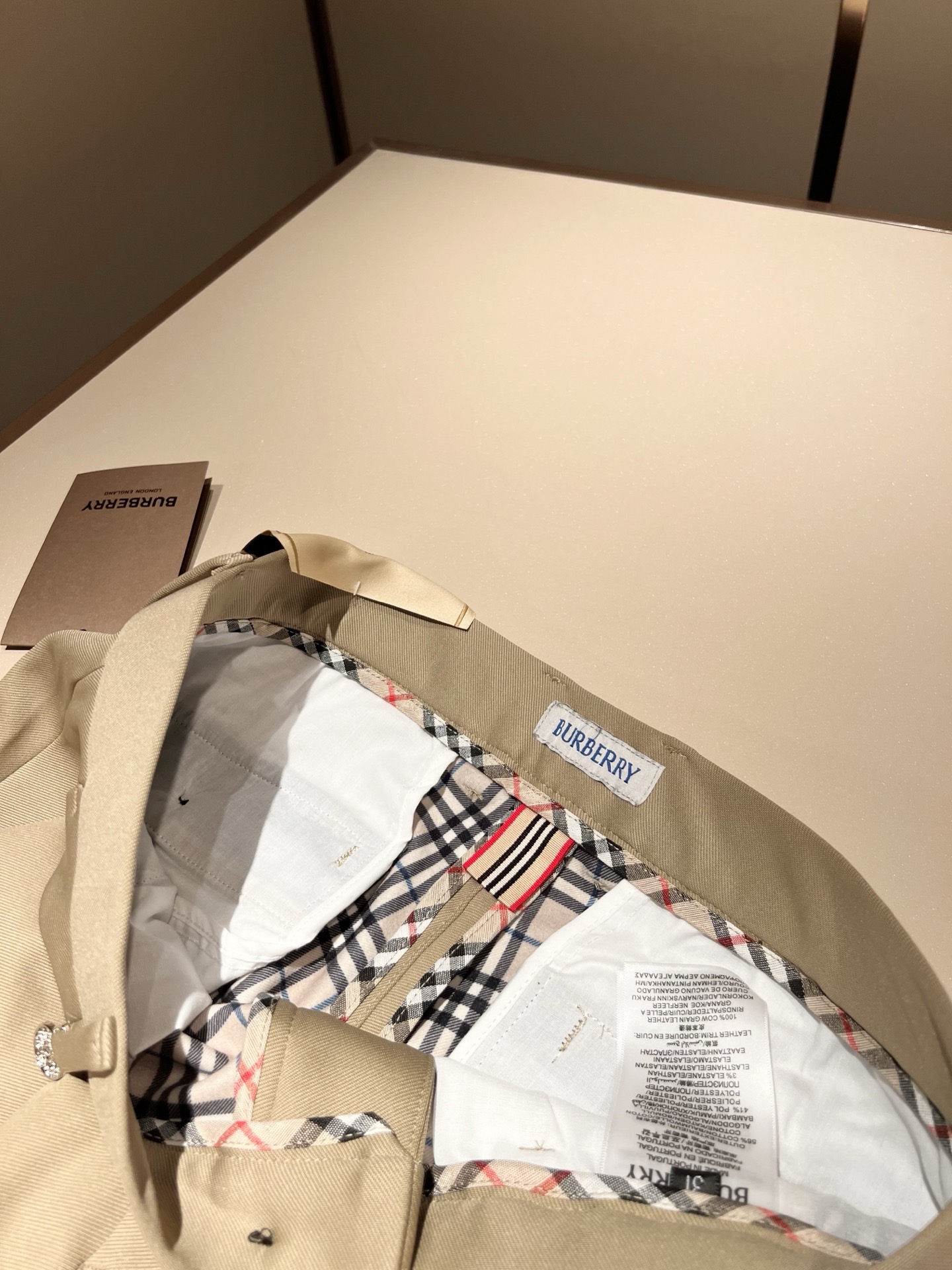 BURBER*Y巴*莉 2025秋冬男士休闲西裤，男士经典基础款小直筒裤 简洁纯色百搭款五金logo辅料