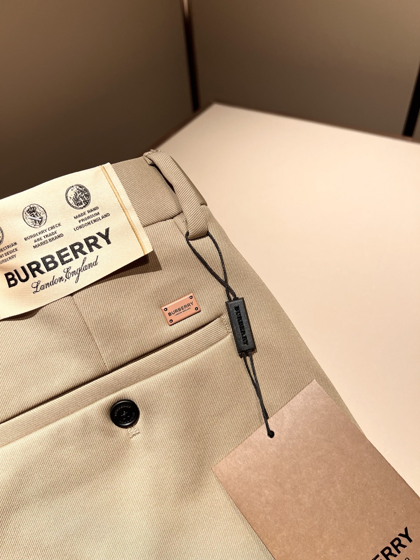 BURBER*Y巴*莉 2025秋冬男士休闲西裤，男士经典基础款小直筒裤 简洁纯色百搭款五金logo辅料