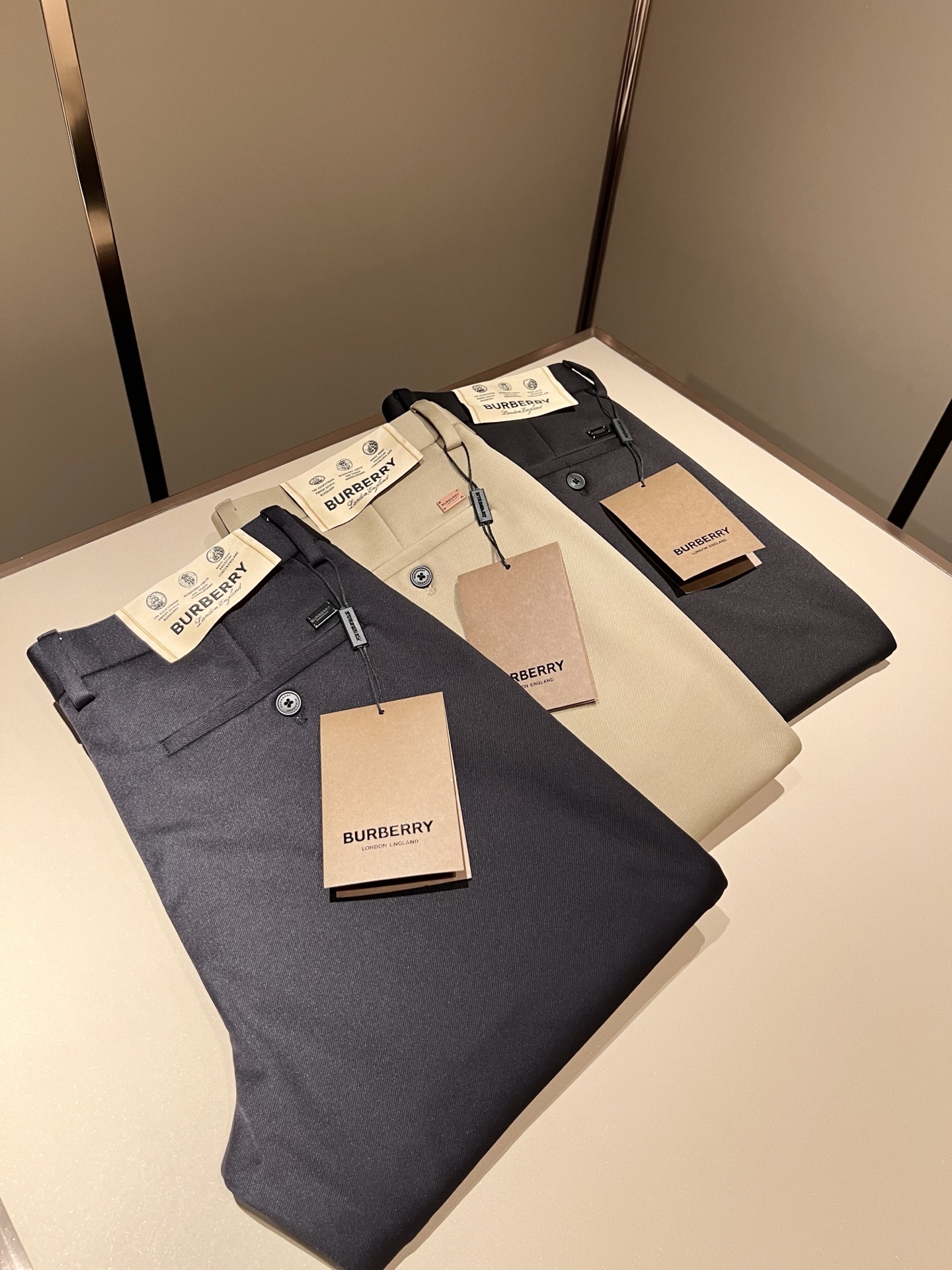BURBER*Y巴*莉 2025秋冬男士休闲西裤，男士经典基础款小直筒裤 简洁纯色百搭款五金logo辅料