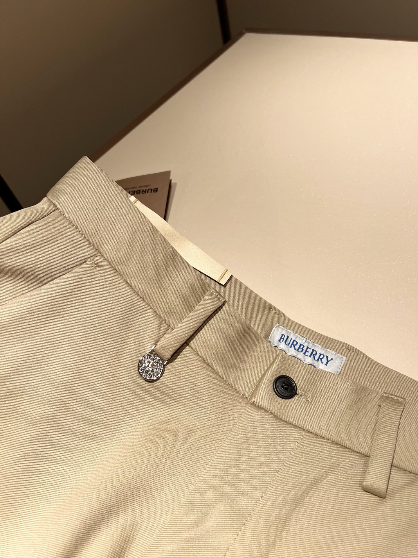 BURBER*Y巴*莉 2025秋冬男士休闲西裤，男士经典基础款小直筒裤 简洁纯色百搭款五金logo辅料