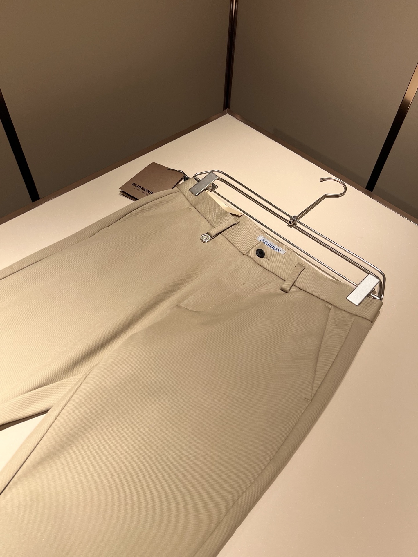 BURBER*Y巴*莉 2025秋冬男士休闲西裤，男士经典基础款小直筒裤 简洁纯色百搭款五金logo辅料