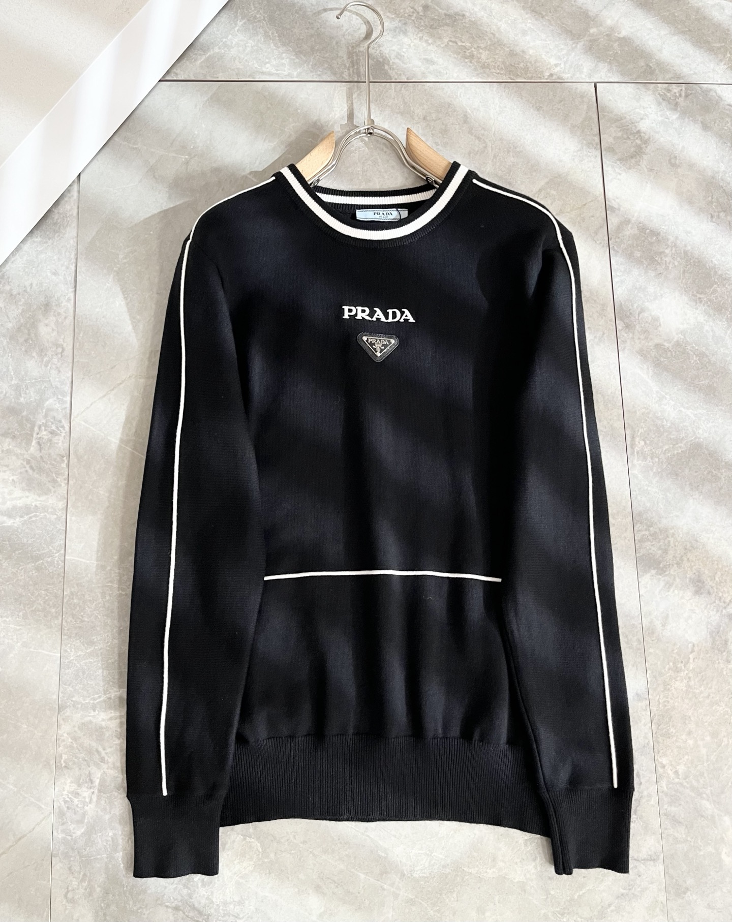 PRAD*A普*达2025秋冬新款男士针织羊毛衫，最新款全网独家首上！！~既经典有时尚百搭，谁不爱啊，将