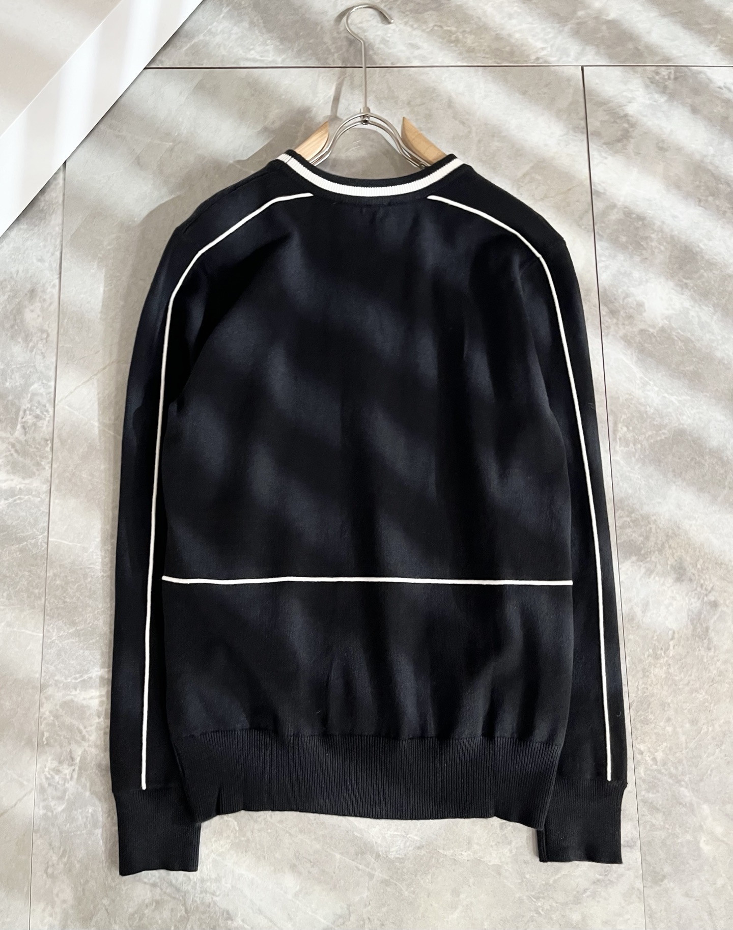 PRAD*A普*达2025秋冬新款男士针织羊毛衫，最新款全网独家首上！！~既经典有时尚百搭，谁不爱啊，将