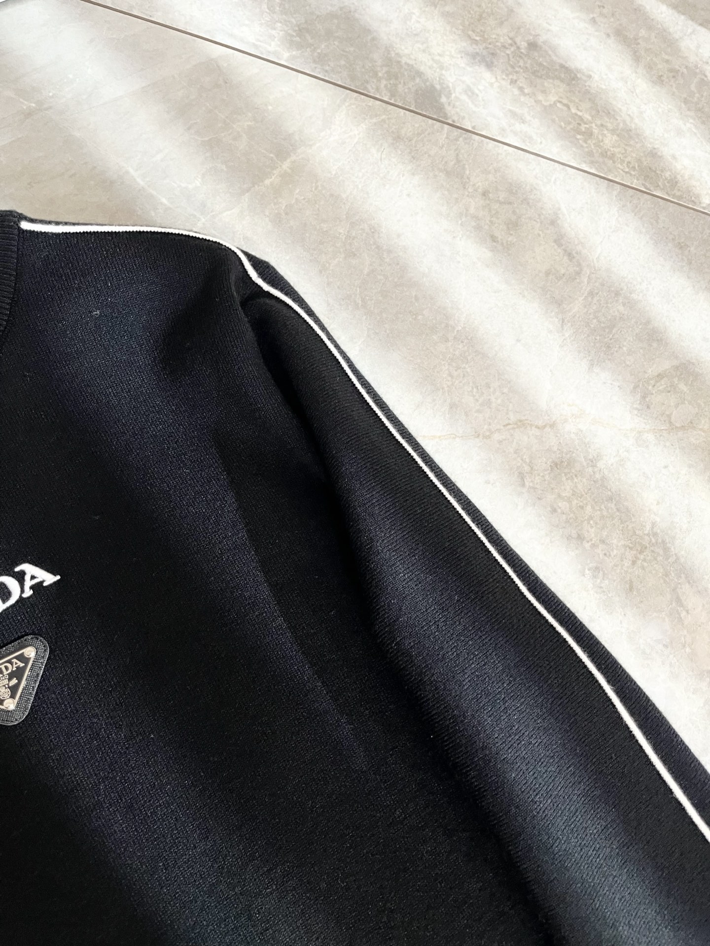 PRAD*A普*达2025秋冬新款男士针织羊毛衫，最新款全网独家首上！！~既经典有时尚百搭，谁不爱啊，将