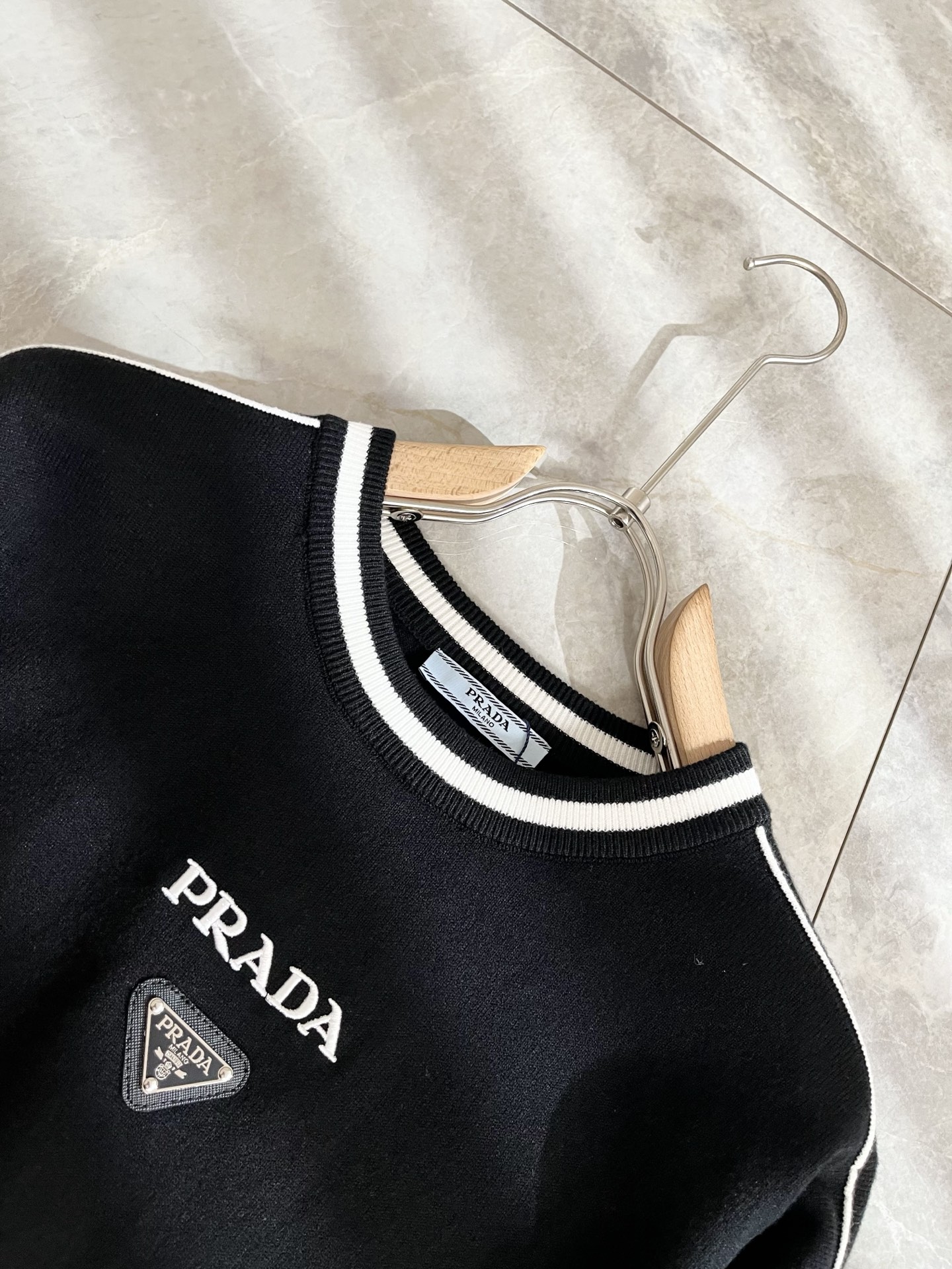 PRAD*A普*达2025秋冬新款男士针织羊毛衫，最新款全网独家首上！！~既经典有时尚百搭，谁不爱啊，将