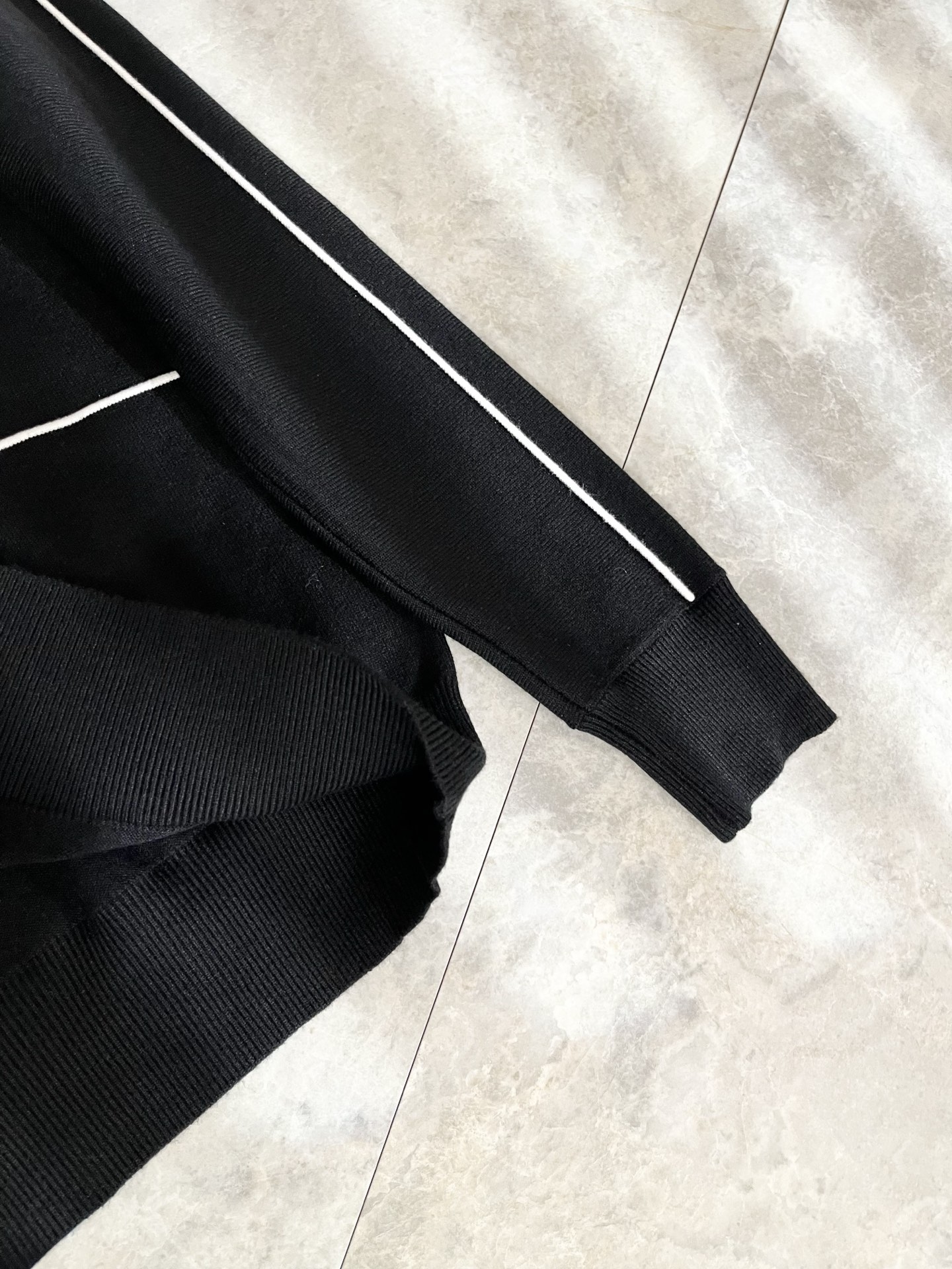 PRAD*A普*达2025秋冬新款男士针织羊毛衫，最新款全网独家首上！！~既经典有时尚百搭，谁不爱啊，将