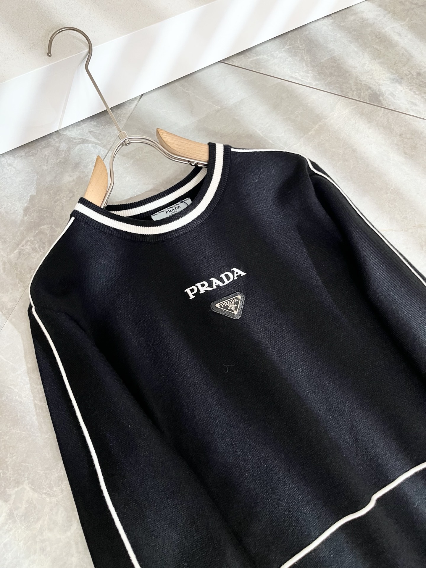 PRAD*A普*达2025秋冬新款男士针织羊毛衫，最新款全网独家首上！！~既经典有时尚百搭，谁不爱啊，将