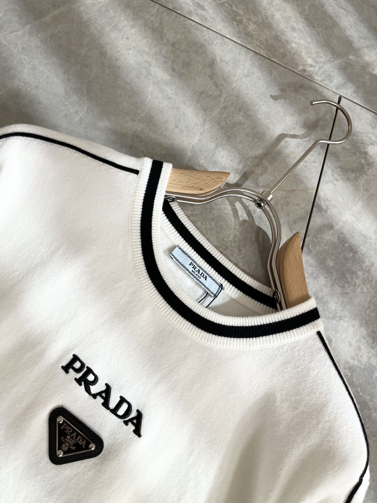 PRAD*A普*达2025秋冬新款男士针织羊毛衫，最新款全网独家首上！！~既经典有时尚百搭，谁不爱啊，将