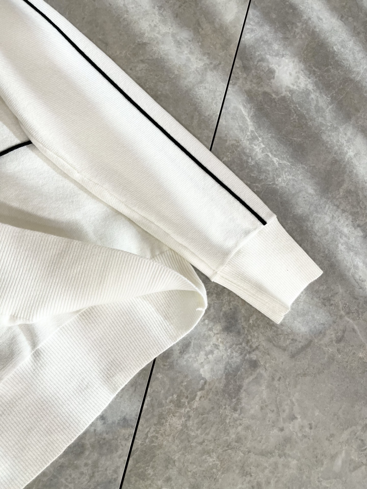 PRAD*A普*达2025秋冬新款男士针织羊毛衫，最新款全网独家首上！！~既经典有时尚百搭，谁不爱啊，将