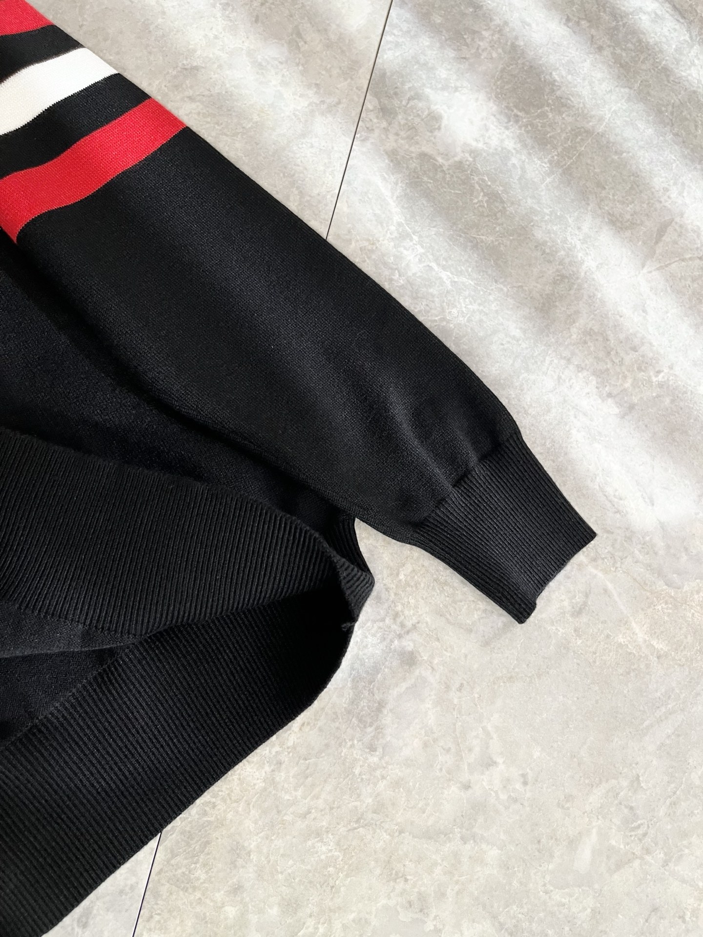 GUC*I 古家 2025秋冬新款男女同款👫 针织羊毛衫，胸前标志logo刺绣设计！贸易公司渠道稀出，同