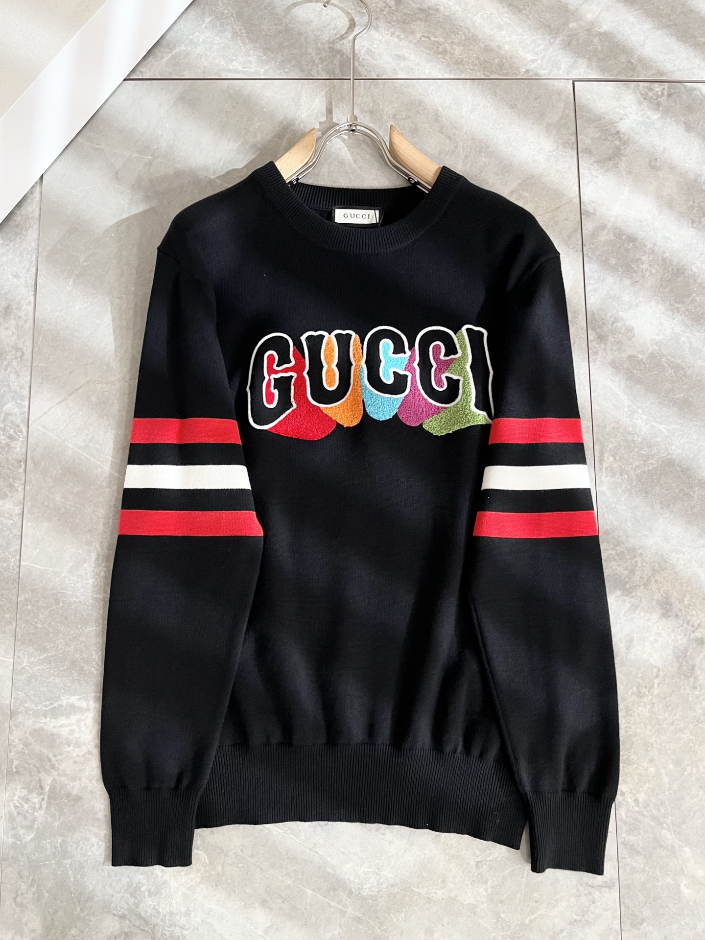 GUC*I 古家 2025秋冬新款男女同款👫 针织羊毛衫，胸前标志logo刺绣设计！贸易公司渠道稀出，同