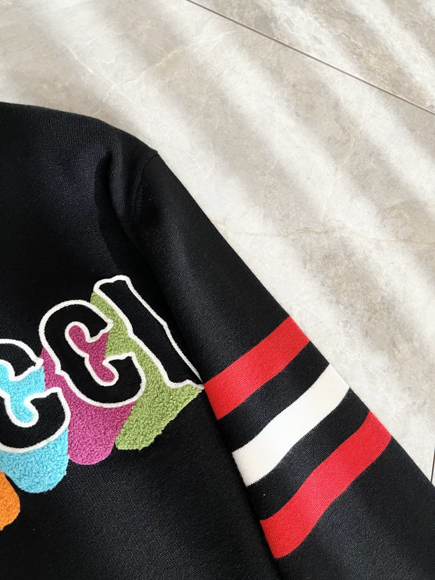 GUC*I 古家 2025秋冬新款男女同款👫 针织羊毛衫，胸前标志logo刺绣设计！贸易公司渠道稀出，同