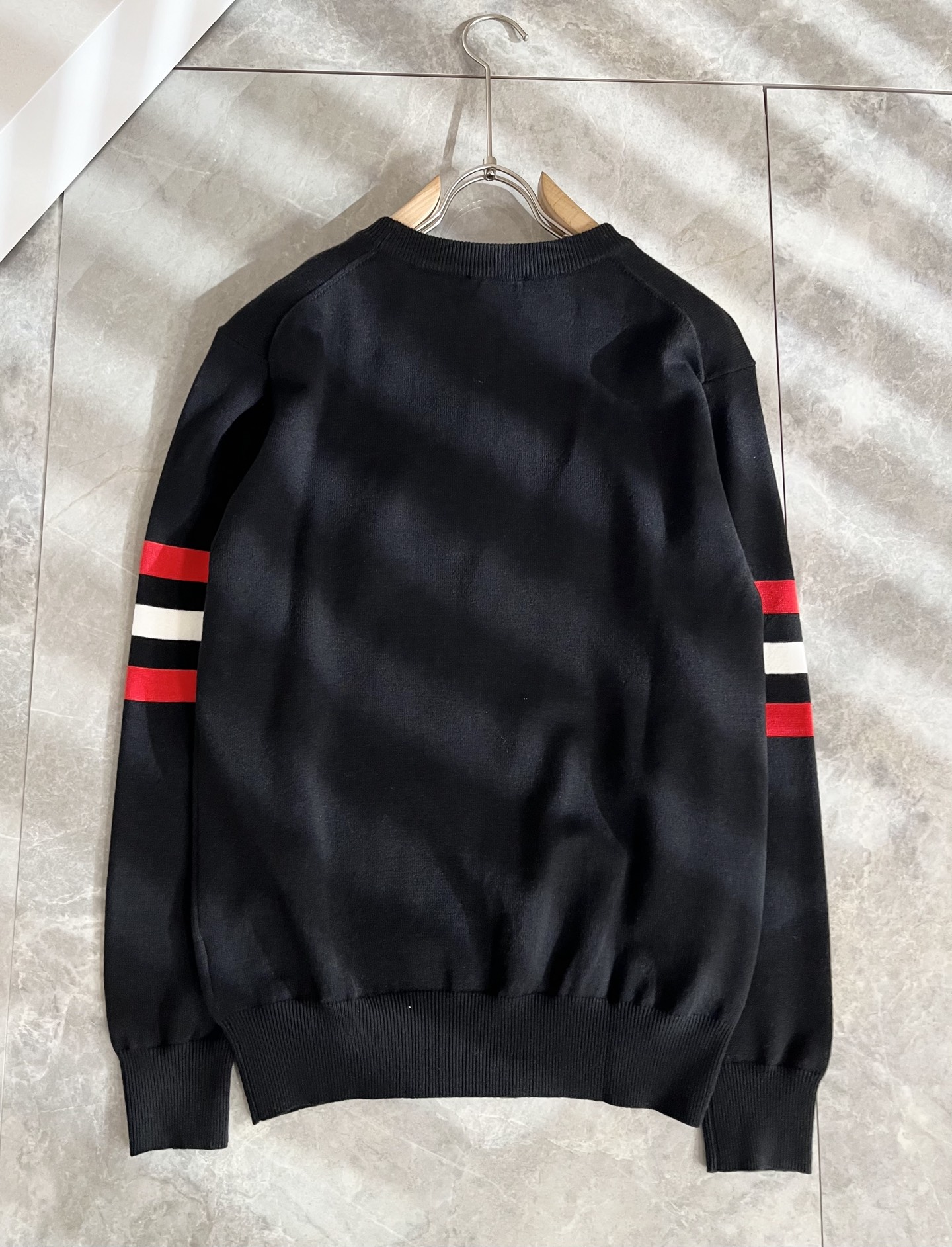 GUC*I 古家 2025秋冬新款男女同款👫 针织羊毛衫，胸前标志logo刺绣设计！贸易公司渠道稀出，同