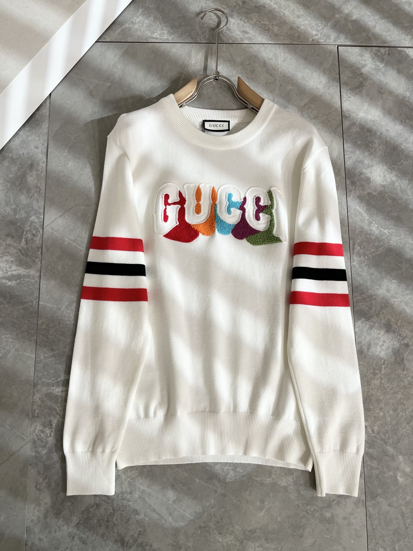 GUC*I 古家 2025秋冬新款男女同款👫 针织羊毛衫，胸前标志logo刺绣设计！贸易公司渠道稀出，同