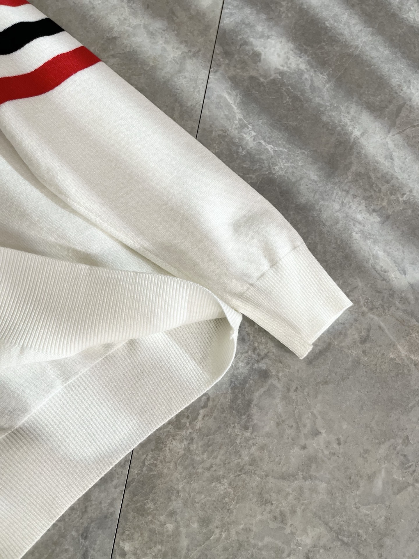 GUC*I 古家 2025秋冬新款男女同款👫 针织羊毛衫，胸前标志logo刺绣设计！贸易公司渠道稀出，同