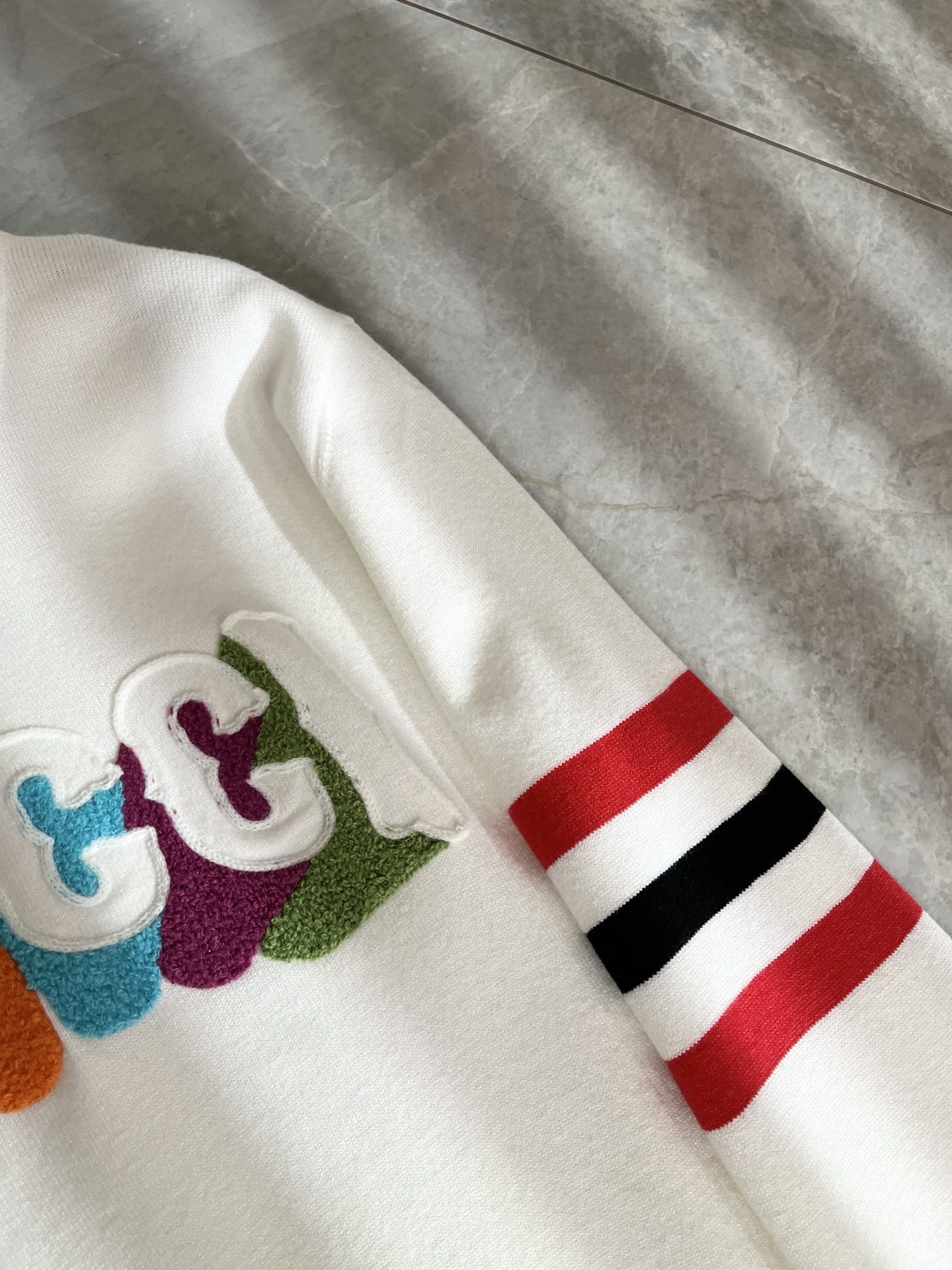 GUC*I 古家 2025秋冬新款男女同款👫 针织羊毛衫，胸前标志logo刺绣设计！贸易公司渠道稀出，同