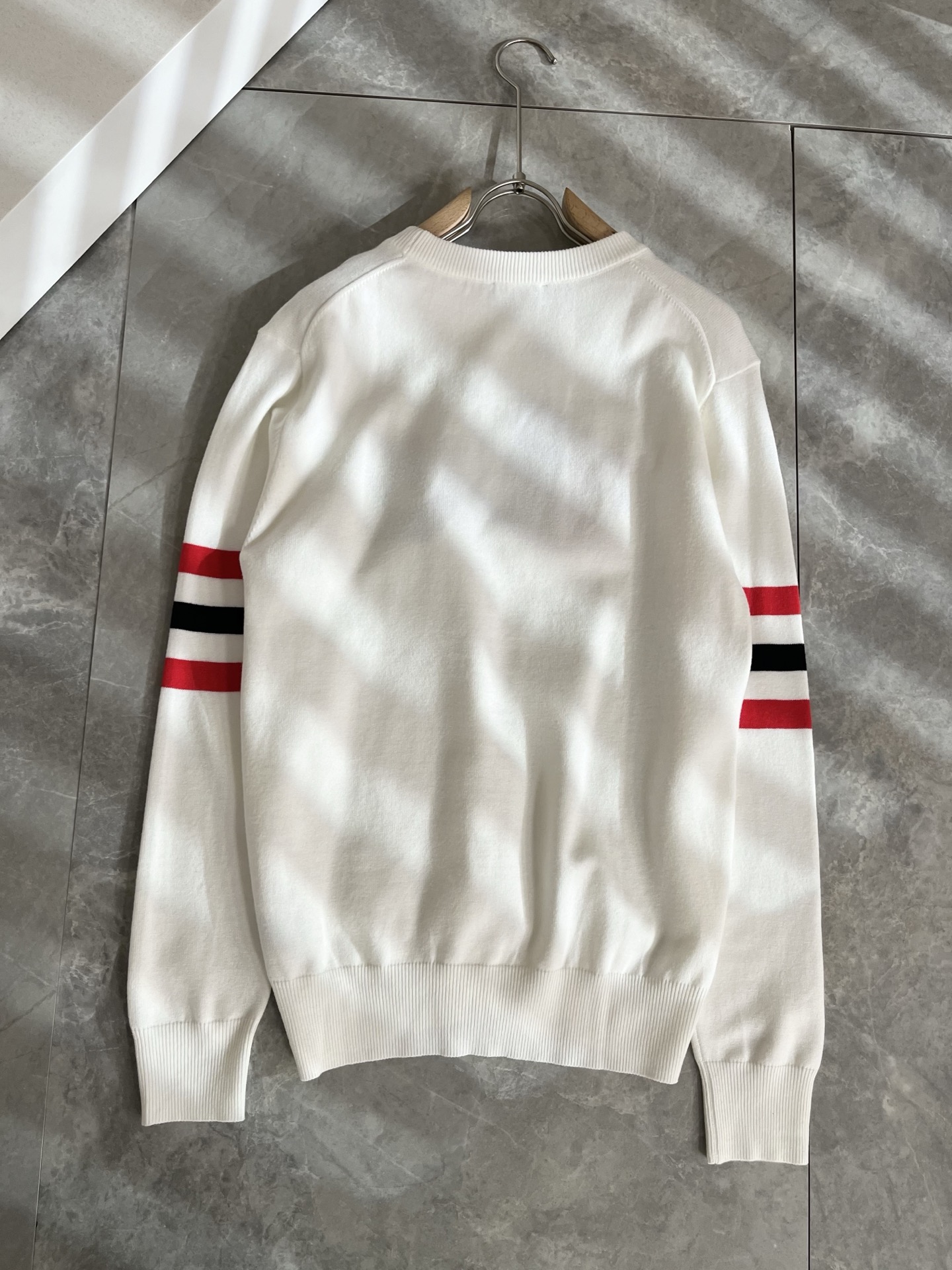 GUC*I 古家 2025秋冬新款男女同款👫 针织羊毛衫，胸前标志logo刺绣设计！贸易公司渠道稀出，同