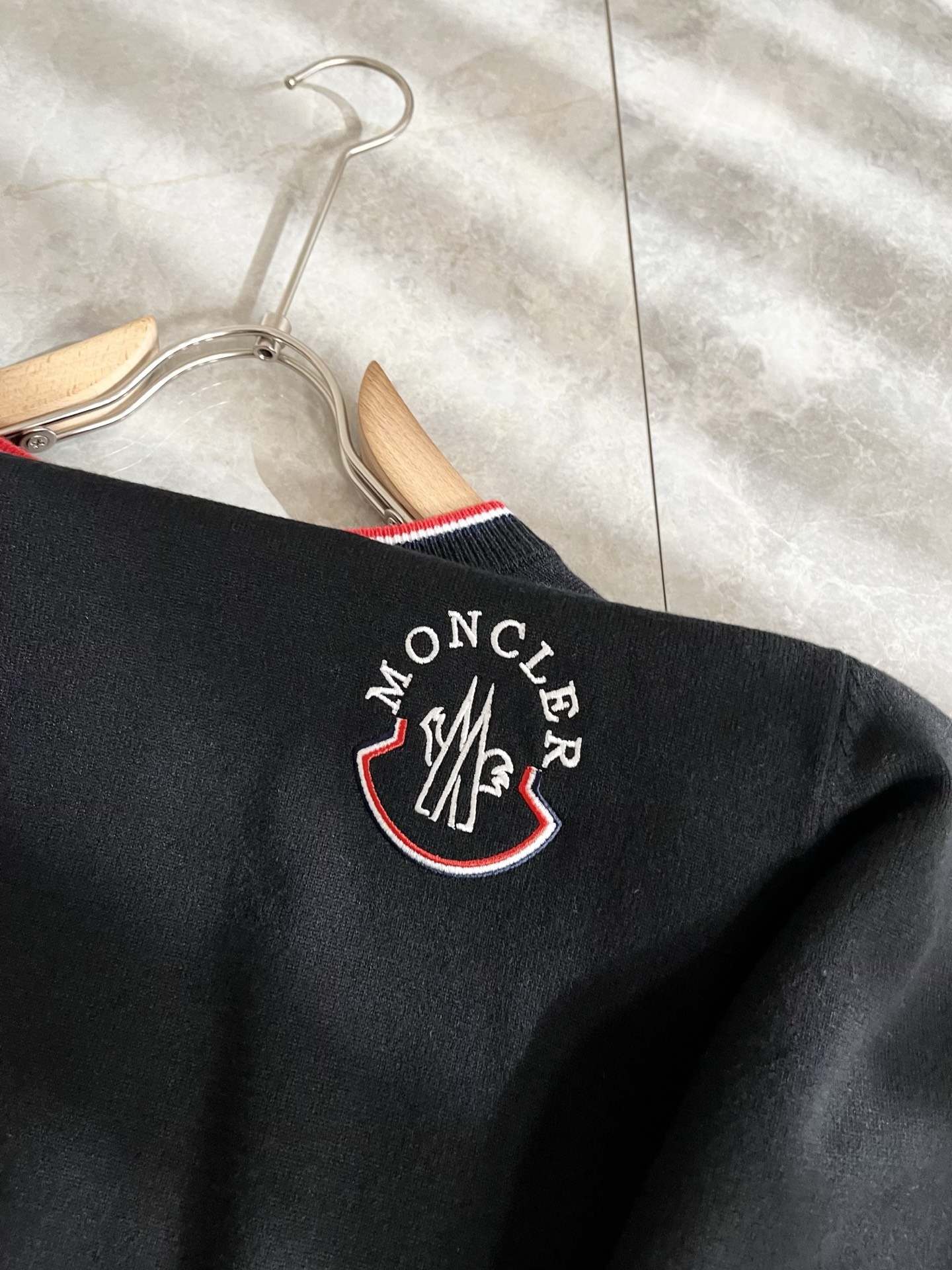 Moncl*r蒙*口 2025秋冬男女同款情侣款👫最新的贸易订单针织羊毛衫，全品相！！网红款！工艺采用针