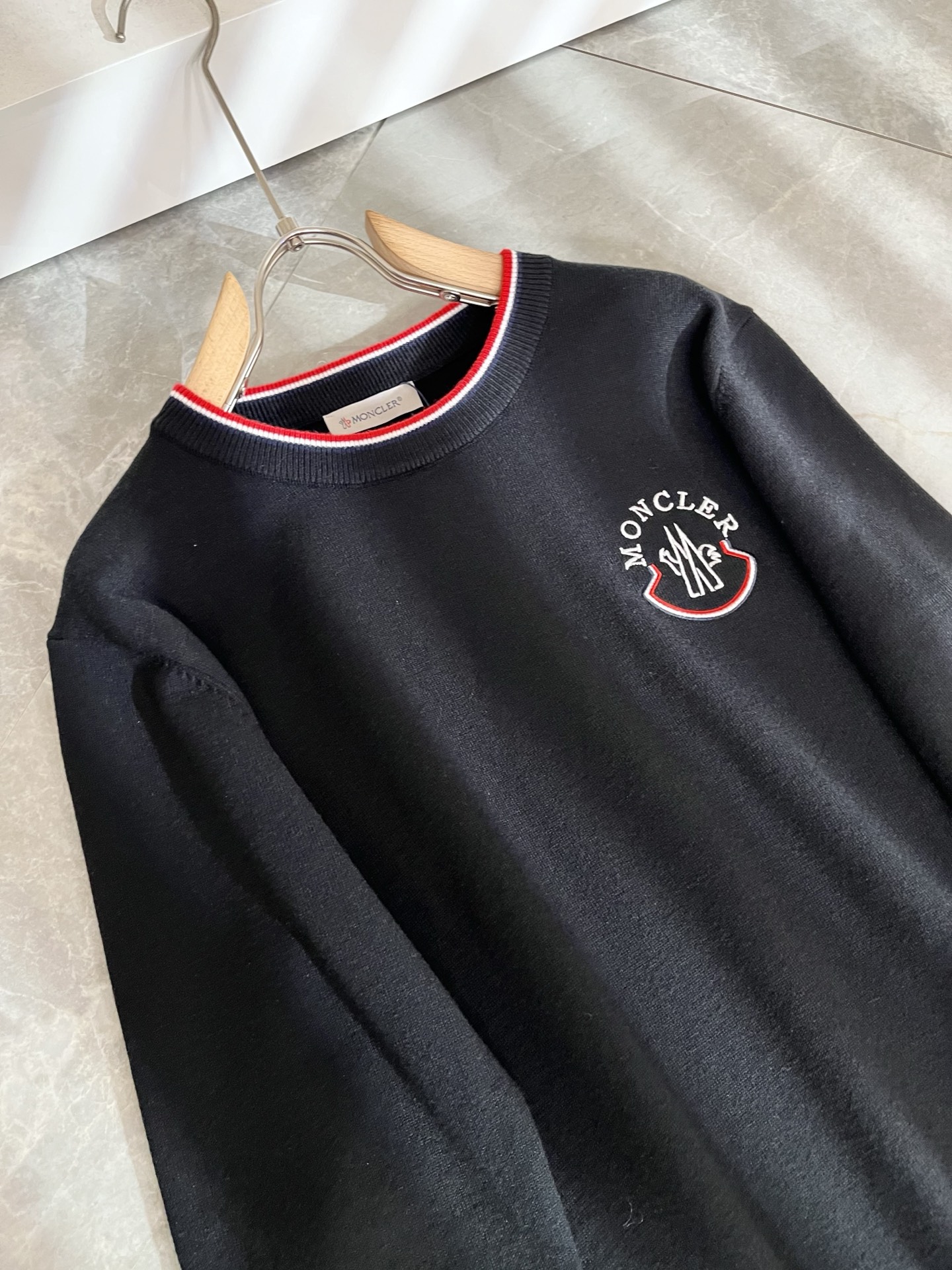 Moncl*r蒙*口 2025秋冬男女同款情侣款👫最新的贸易订单针织羊毛衫，全品相！！网红款！工艺采用针