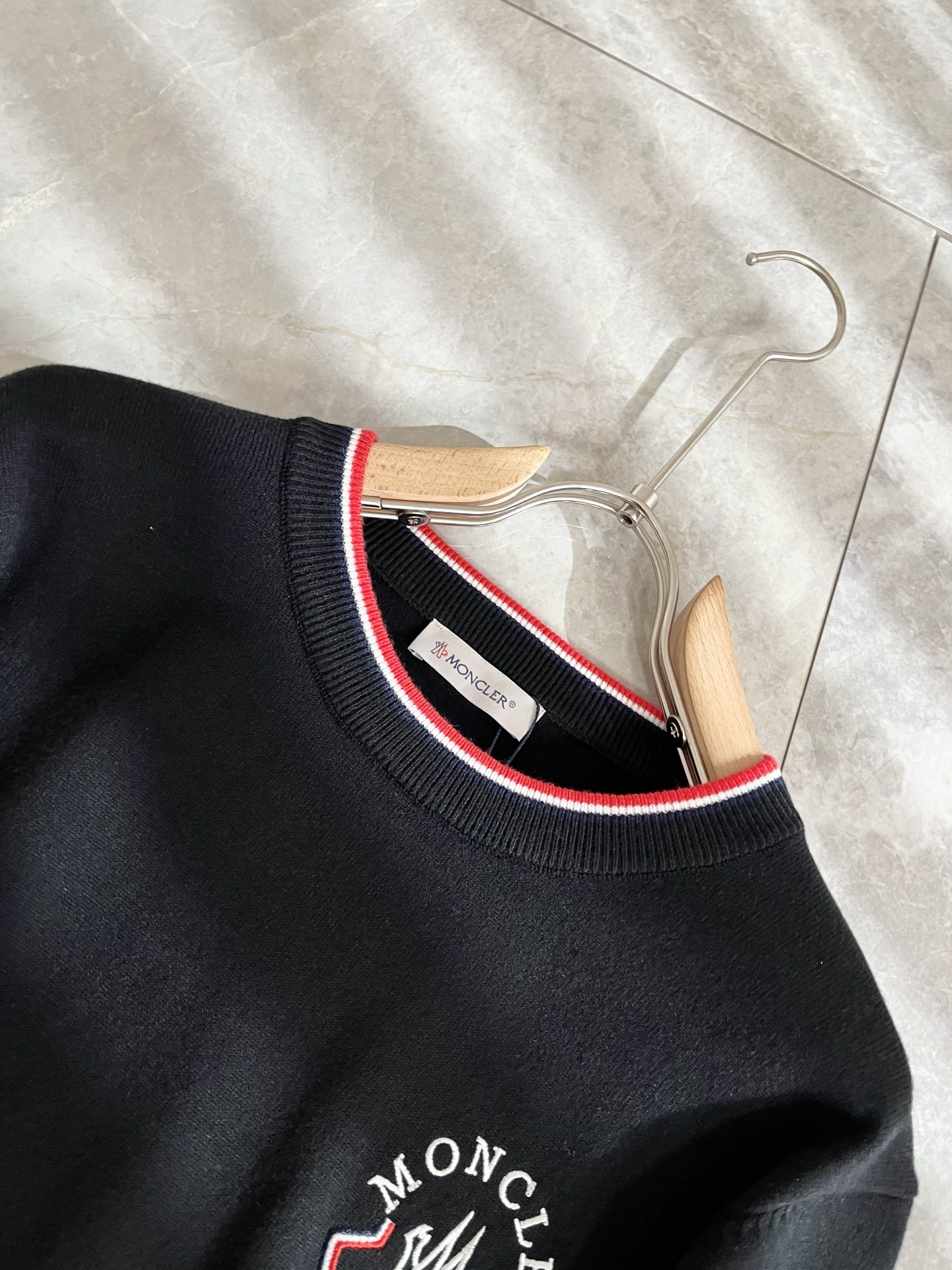 Moncl*r蒙*口 2025秋冬男女同款情侣款👫最新的贸易订单针织羊毛衫，全品相！！网红款！工艺采用针