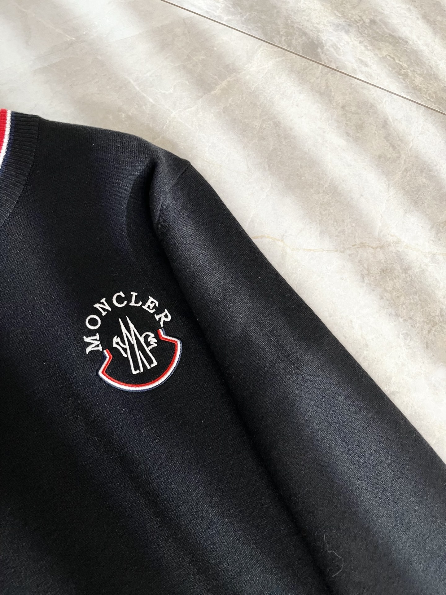 Moncl*r蒙*口 2025秋冬男女同款情侣款👫最新的贸易订单针织羊毛衫，全品相！！网红款！工艺采用针