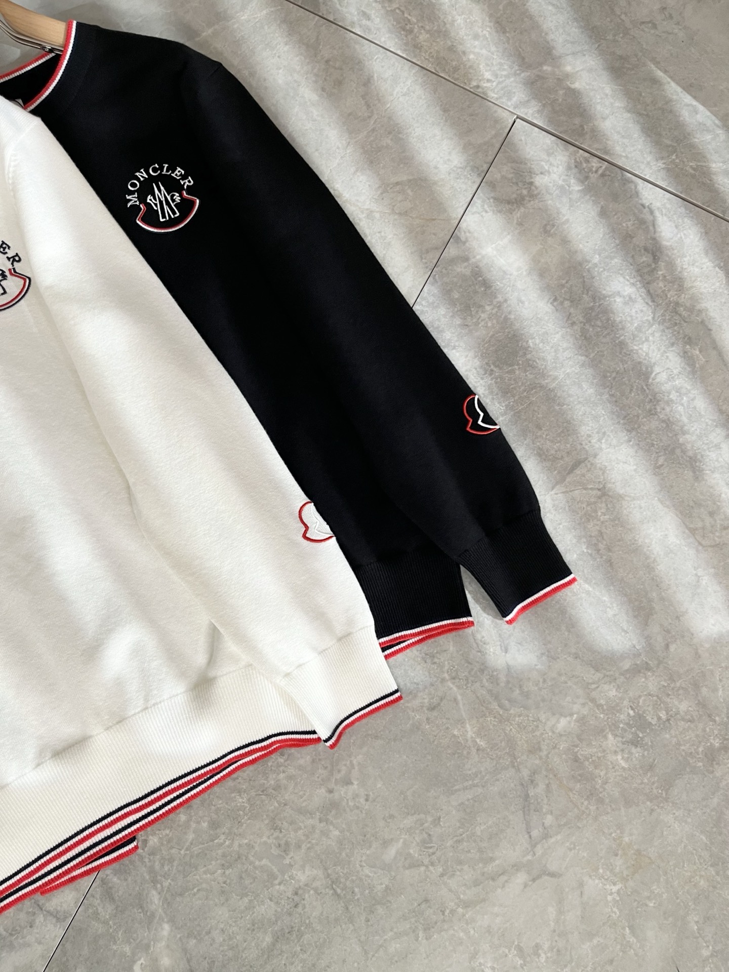 Moncl*r蒙*口 2025秋冬男女同款情侣款👫最新的贸易订单针织羊毛衫，全品相！！网红款！工艺采用针