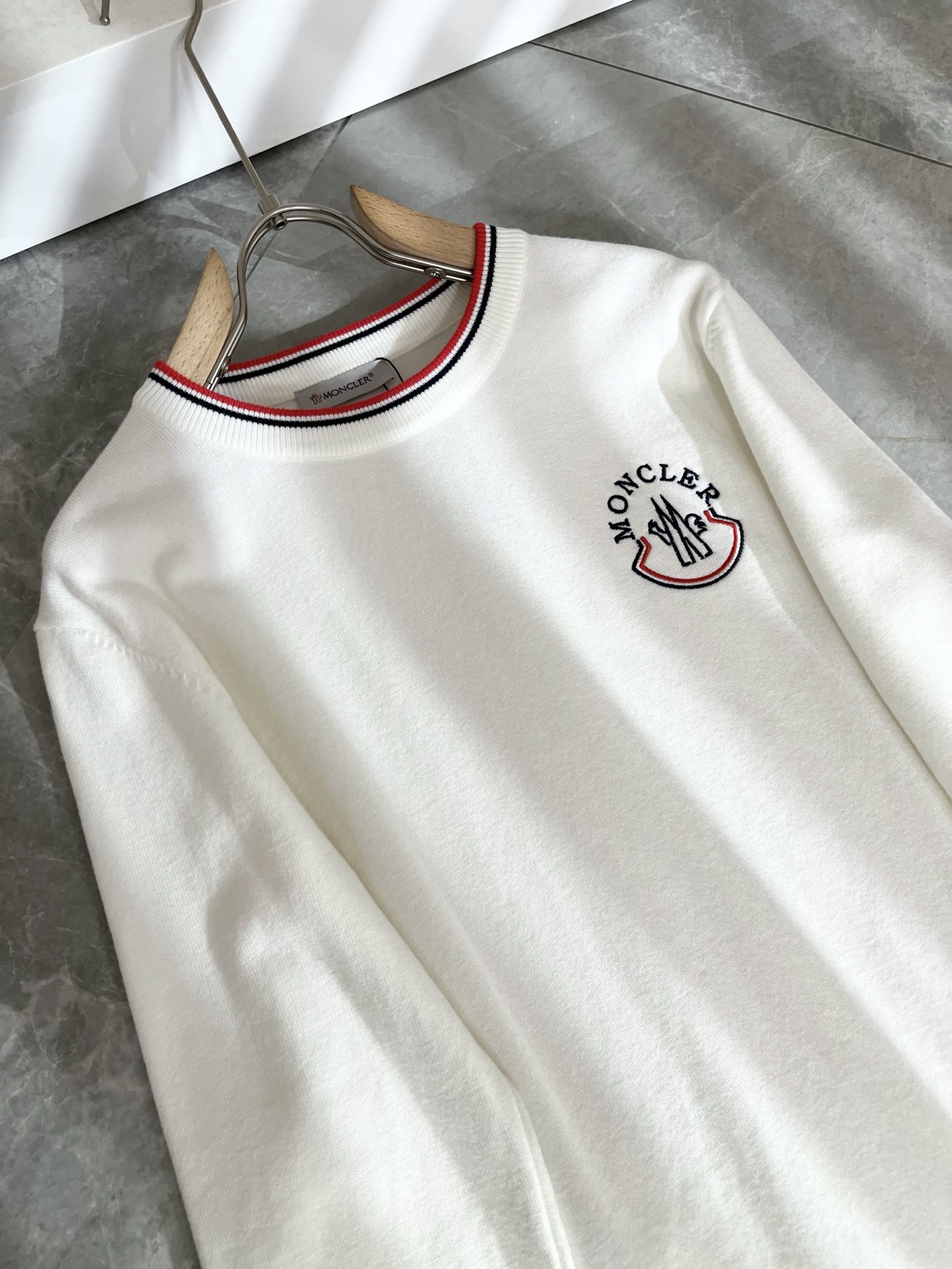 Moncl*r蒙*口 2025秋冬男女同款情侣款👫最新的贸易订单针织羊毛衫，全品相！！网红款！工艺采用针