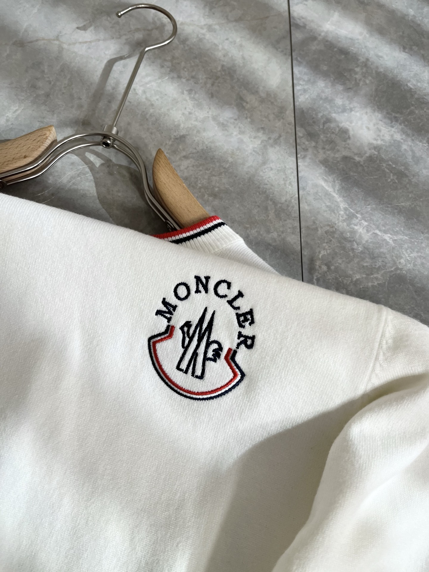 Moncl*r蒙*口 2025秋冬男女同款情侣款👫最新的贸易订单针织羊毛衫，全品相！！网红款！工艺采用针