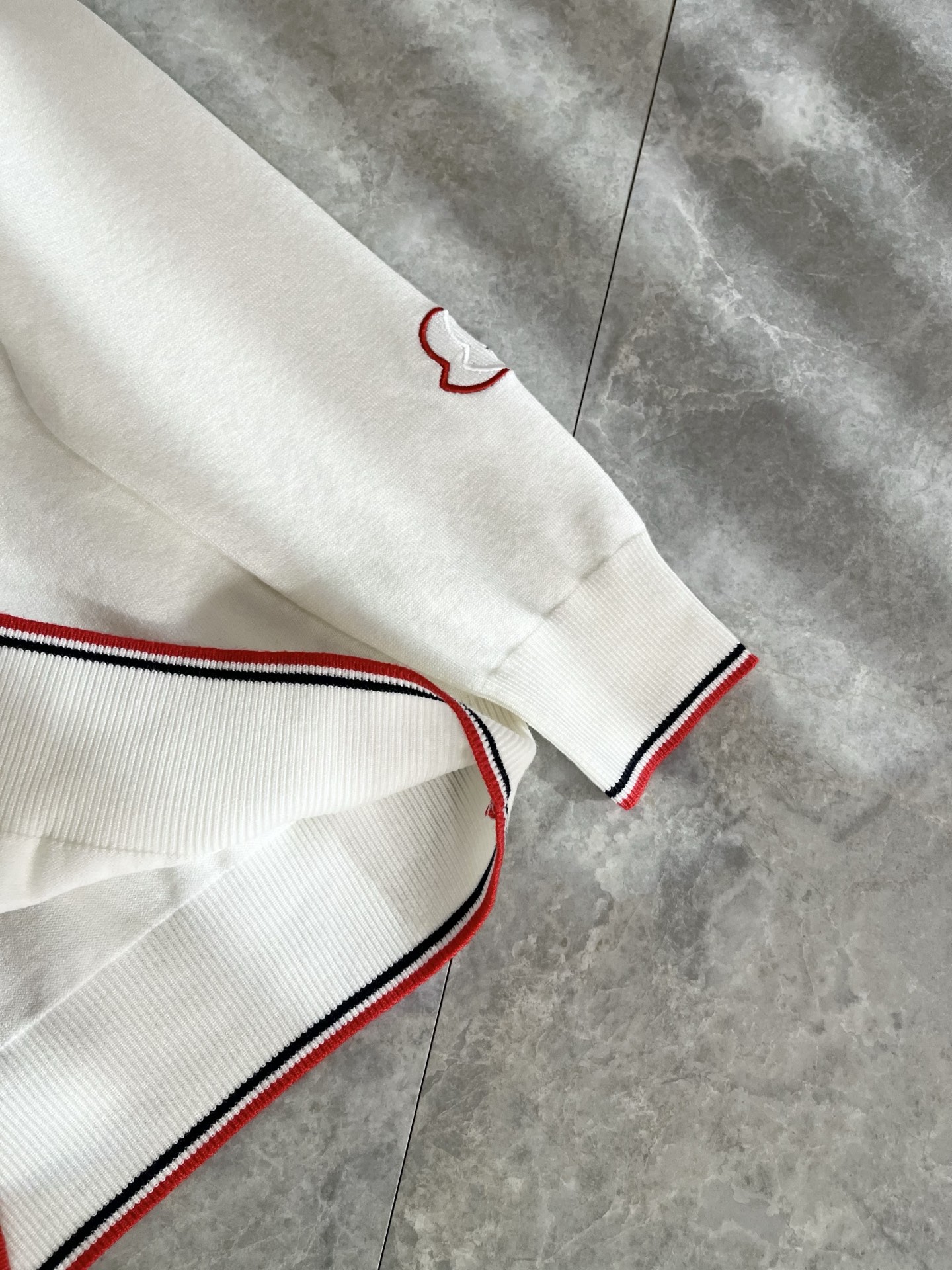 Moncl*r蒙*口 2025秋冬男女同款情侣款👫最新的贸易订单针织羊毛衫，全品相！！网红款！工艺采用针