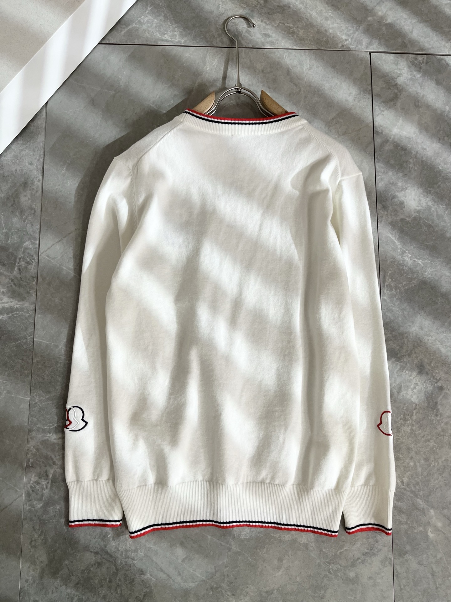 Moncl*r蒙*口 2025秋冬男女同款情侣款👫最新的贸易订单针织羊毛衫，全品相！！网红款！工艺采用针