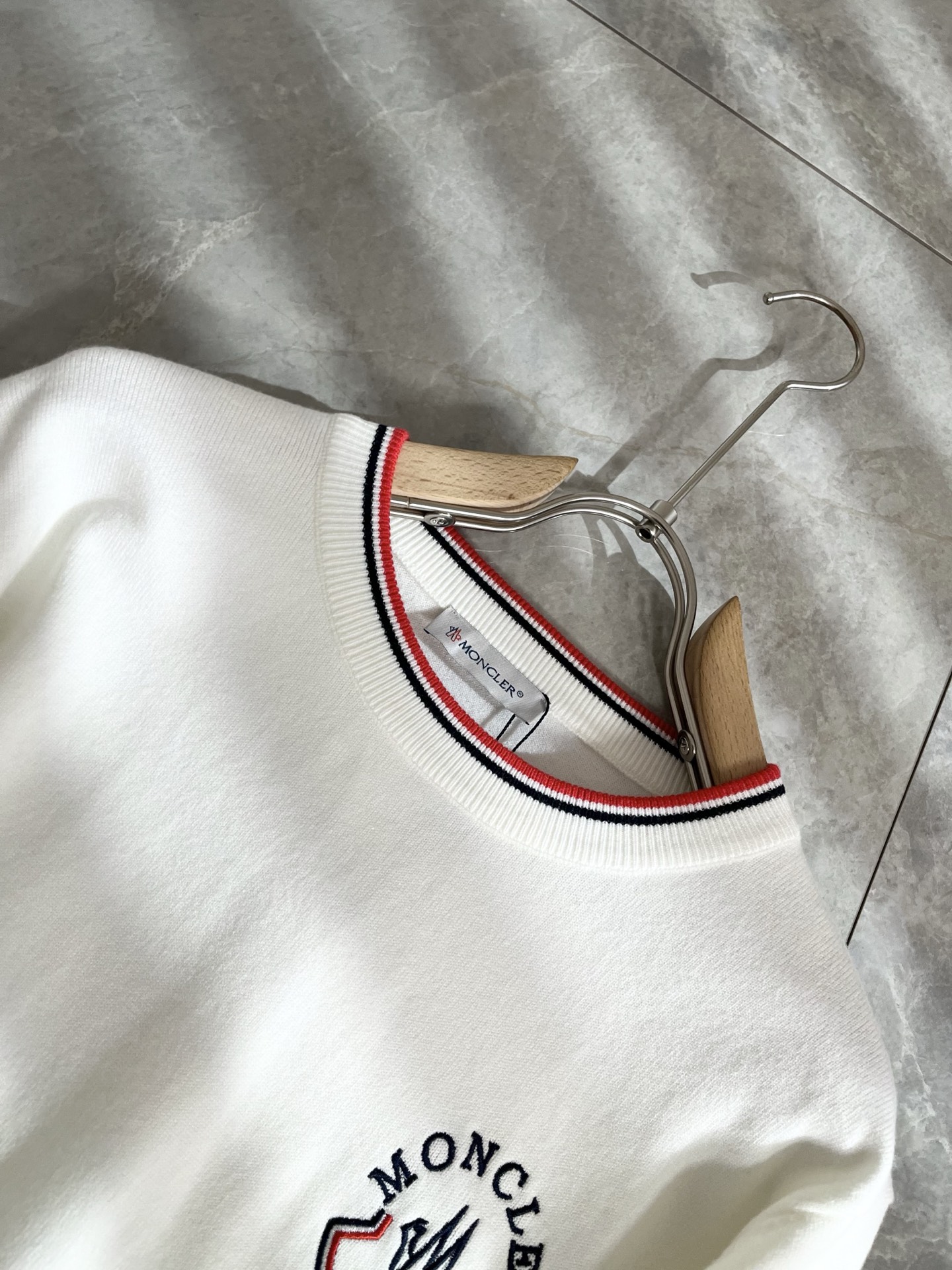 Moncl*r蒙*口 2025秋冬男女同款情侣款👫最新的贸易订单针织羊毛衫，全品相！！网红款！工艺采用针