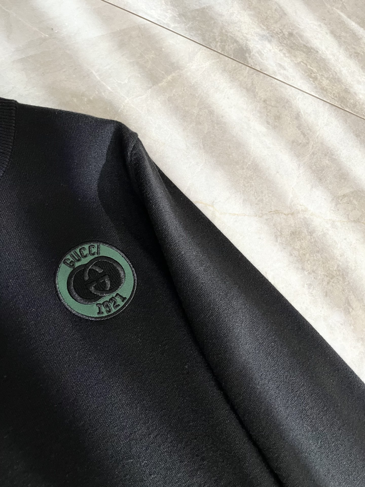 GUC*I 古家 2025秋冬新款男女同款👫 针织羊毛衫，胸前标志logo刺绣设计！贸易公司渠道稀出，同