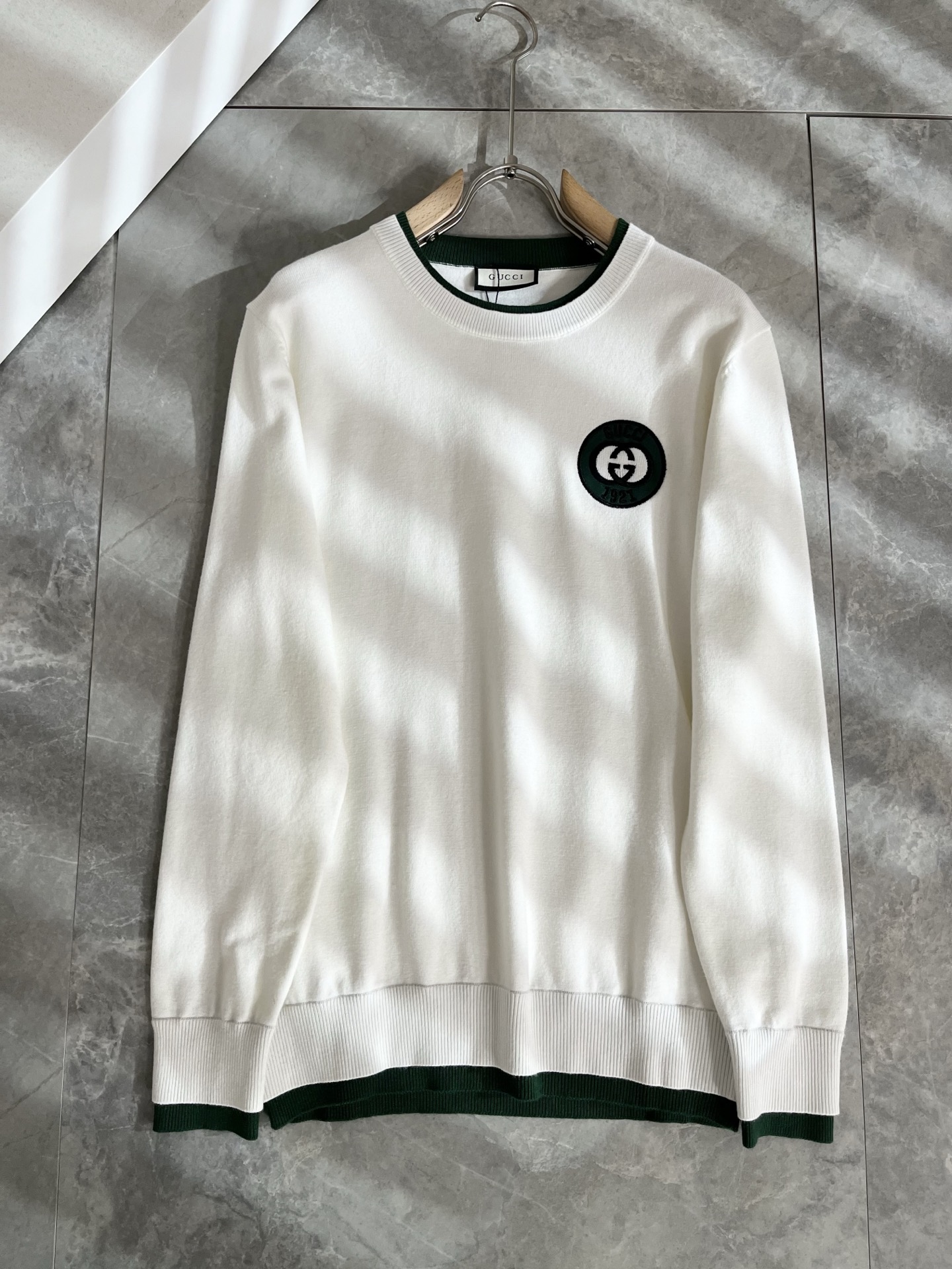 GUC*I 古家 2025秋冬新款男女同款👫 针织羊毛衫，胸前标志logo刺绣设计！贸易公司渠道稀出，同