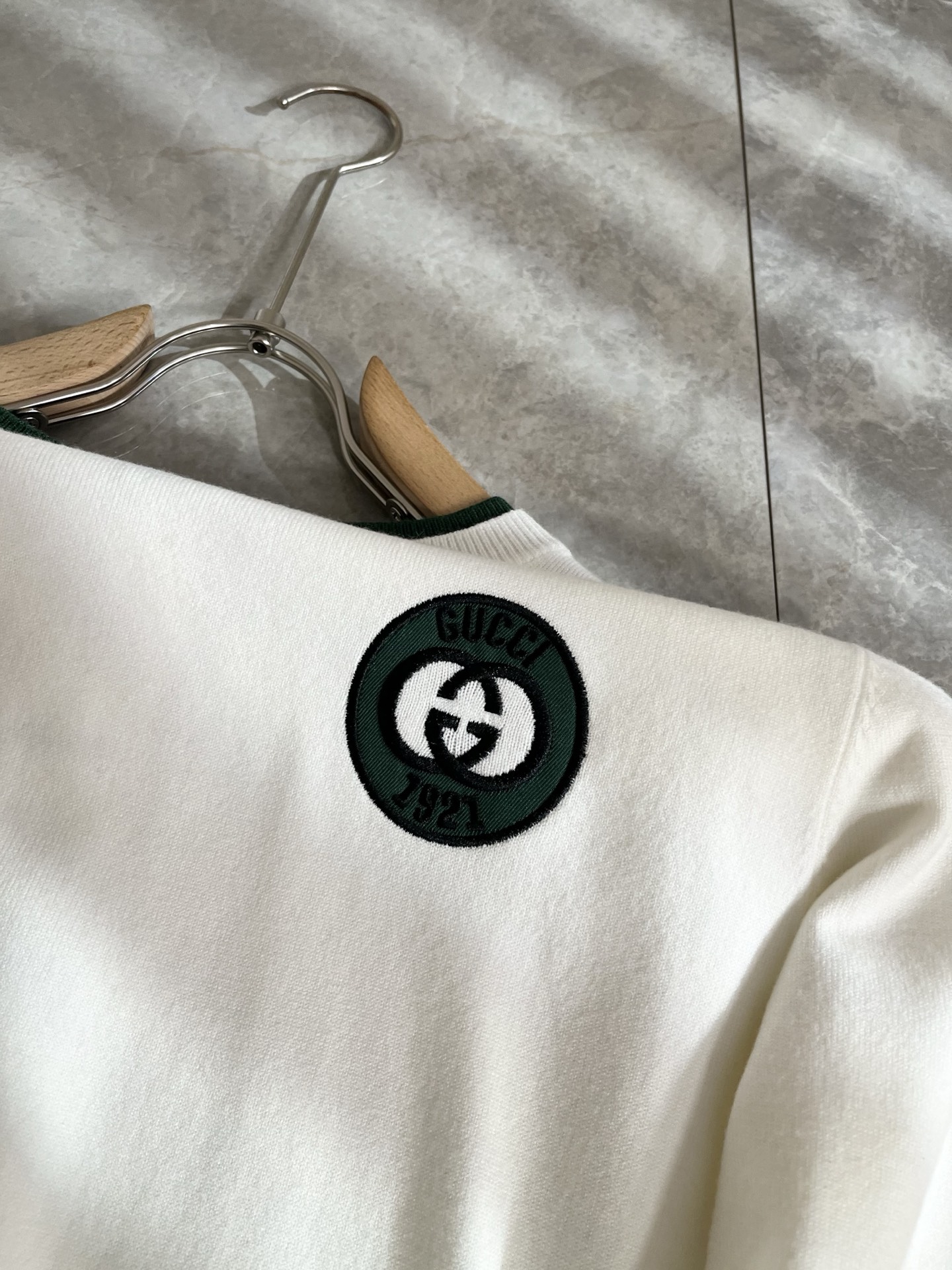 GUC*I 古家 2025秋冬新款男女同款👫 针织羊毛衫，胸前标志logo刺绣设计！贸易公司渠道稀出，同