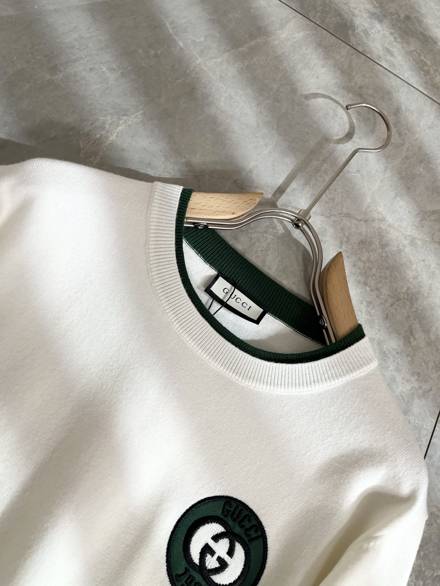 GUC*I 古家 2025秋冬新款男女同款👫 针织羊毛衫，胸前标志logo刺绣设计！贸易公司渠道稀出，同