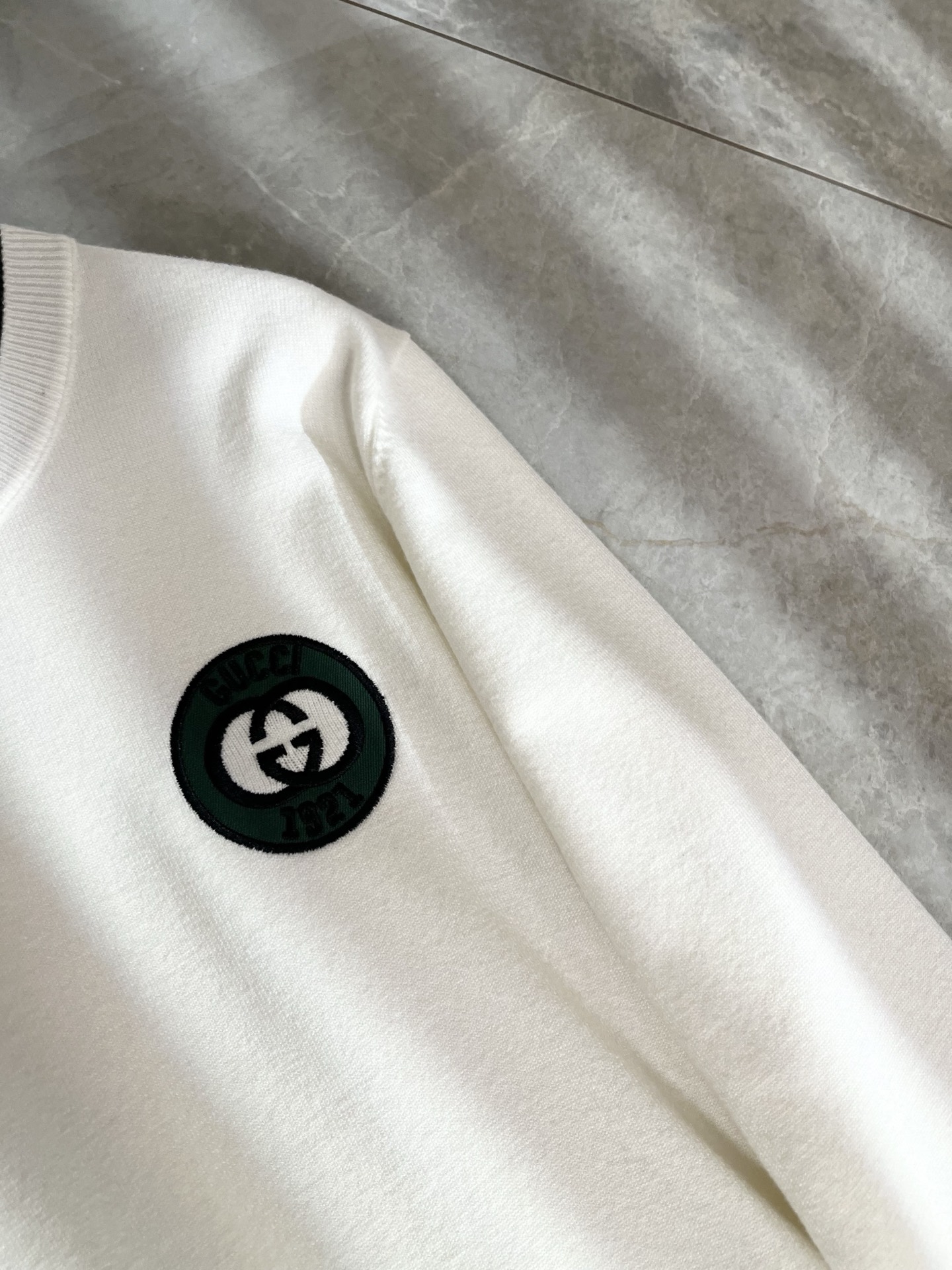 GUC*I 古家 2025秋冬新款男女同款👫 针织羊毛衫，胸前标志logo刺绣设计！贸易公司渠道稀出，同