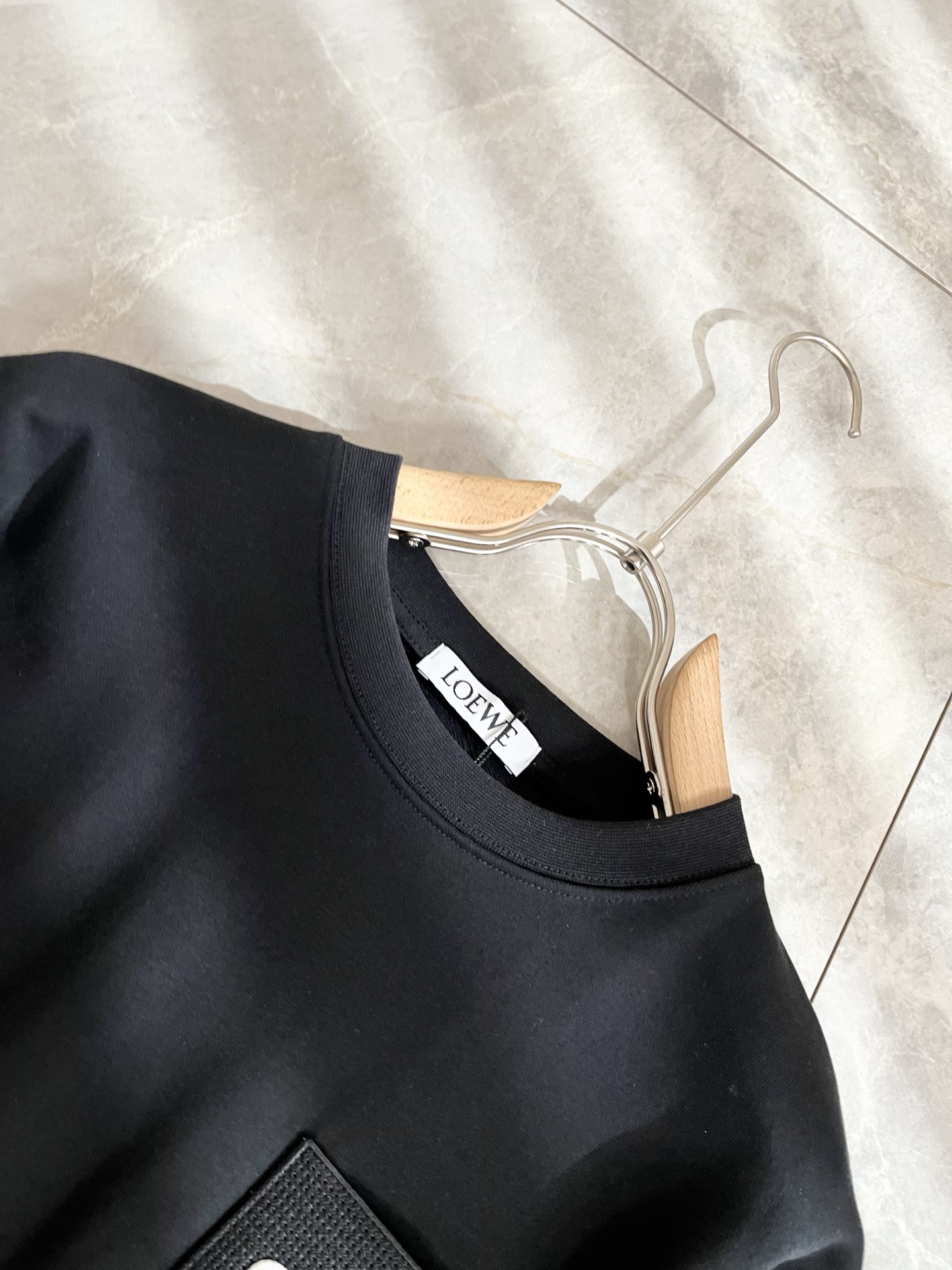 LOE*WE罗*威 2025秋冬男女同款👫长袖卫衣，意大利原厂订单渠道，极具个性高级潮风，标志logo刺