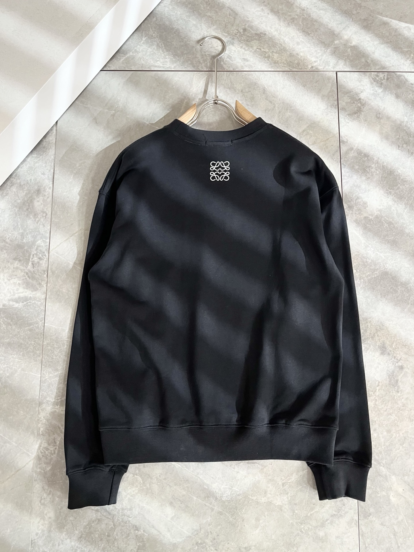 LOE*WE罗*威 2025秋冬男女同款👫长袖卫衣，意大利原厂订单渠道，极具个性高级潮风，标志logo刺