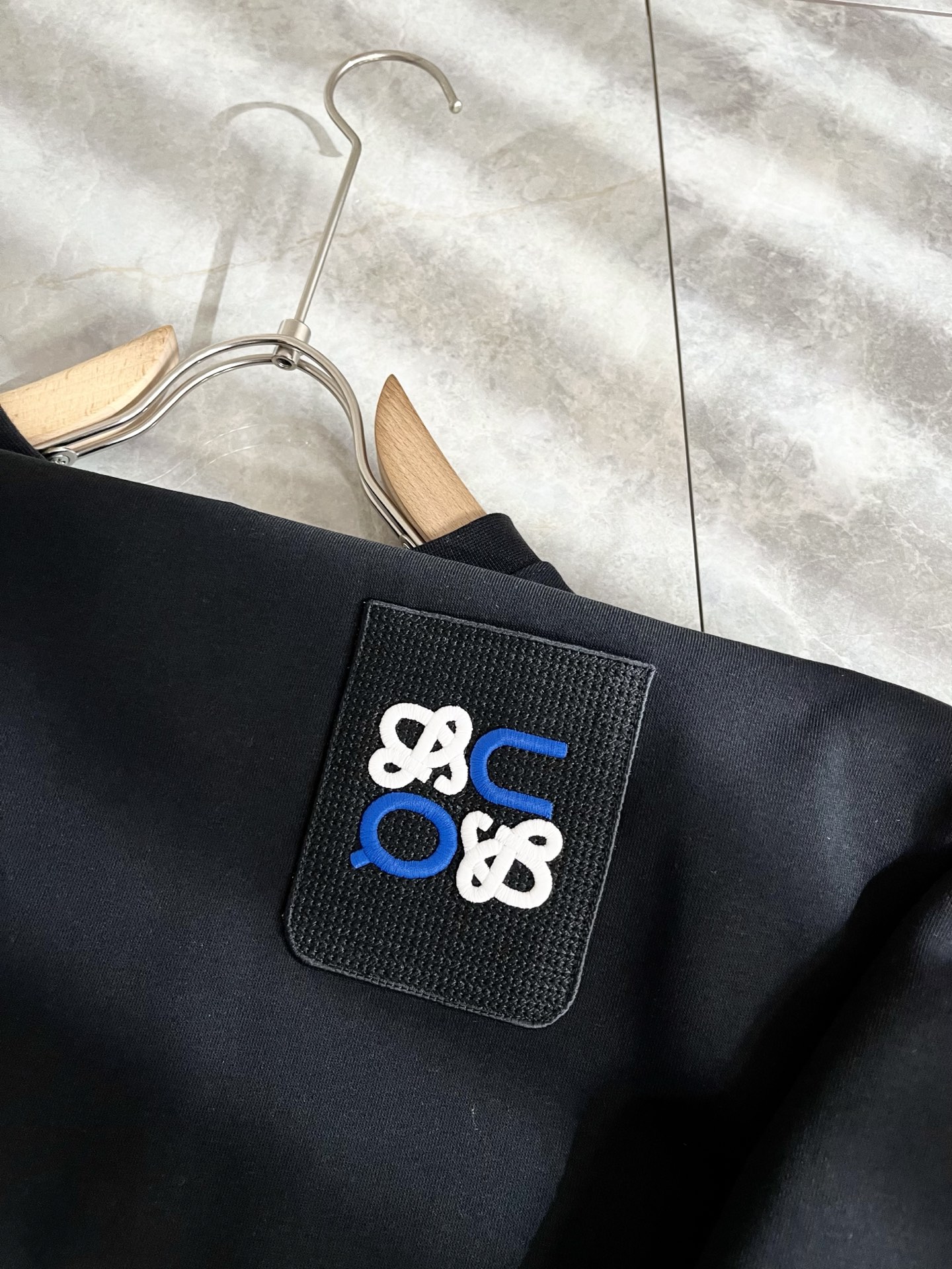 LOE*WE罗*威 2025秋冬男女同款👫长袖卫衣，意大利原厂订单渠道，极具个性高级潮风，标志logo刺