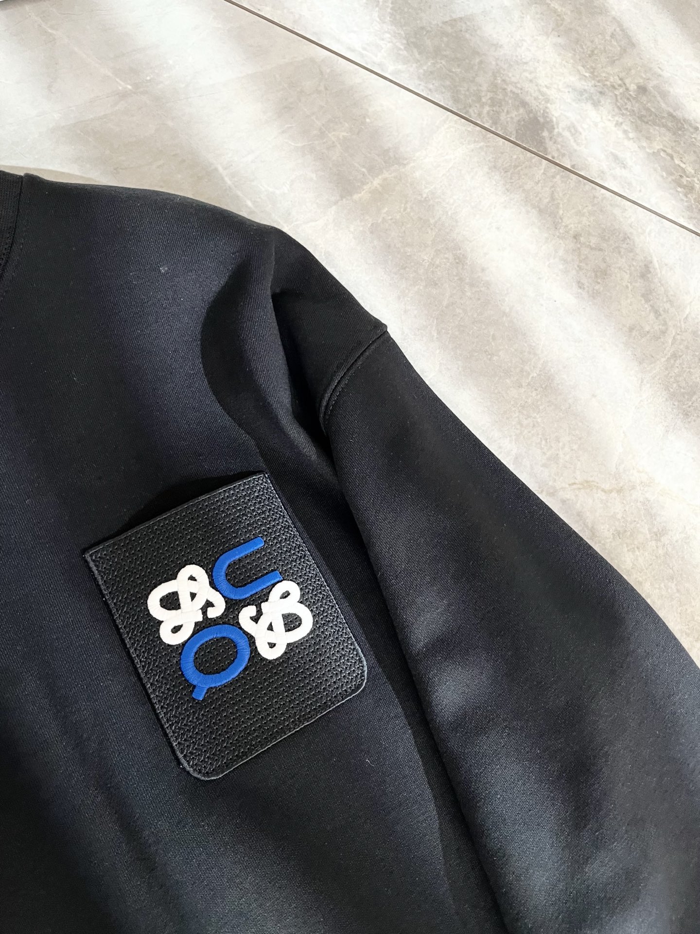 LOE*WE罗*威 2025秋冬男女同款👫长袖卫衣，意大利原厂订单渠道，极具个性高级潮风，标志logo刺