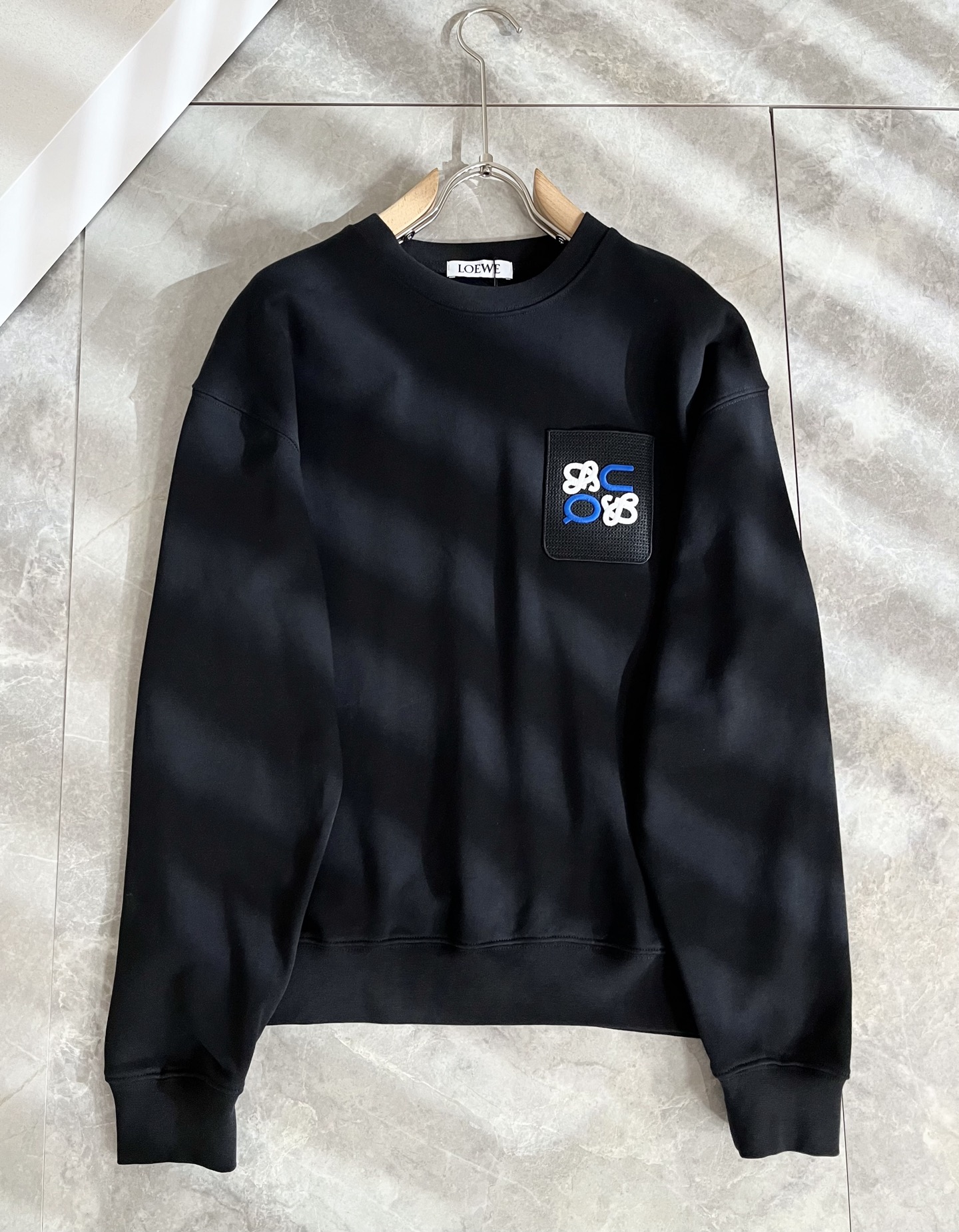 LOE*WE罗*威 2025秋冬男女同款👫长袖卫衣，意大利原厂订单渠道，极具个性高级潮风，标志logo刺