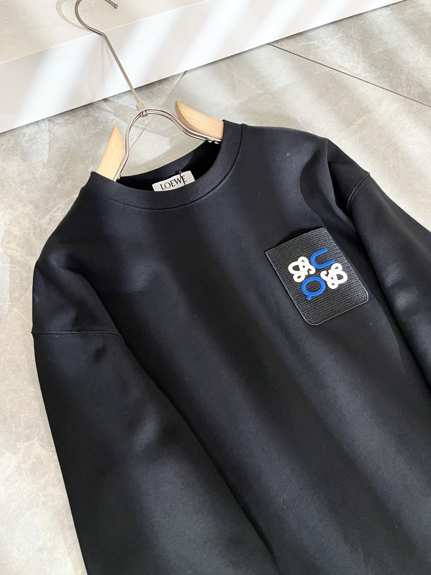 LOE*WE罗*威 2025秋冬男女同款👫长袖卫衣，意大利原厂订单渠道，极具个性高级潮风，标志logo刺