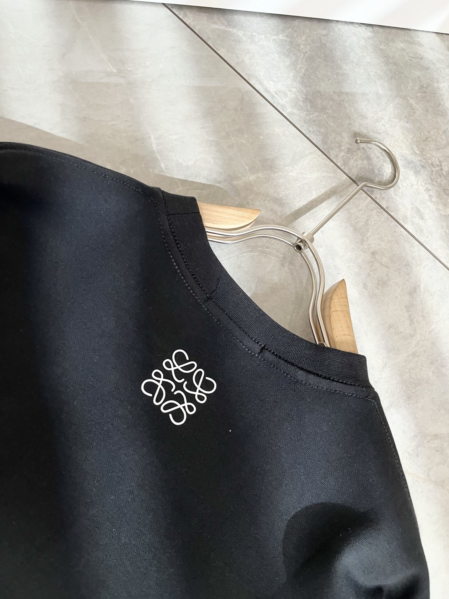 LOE*WE罗*威 2025秋冬男女同款👫长袖卫衣，意大利原厂订单渠道，极具个性高级潮风，标志logo刺