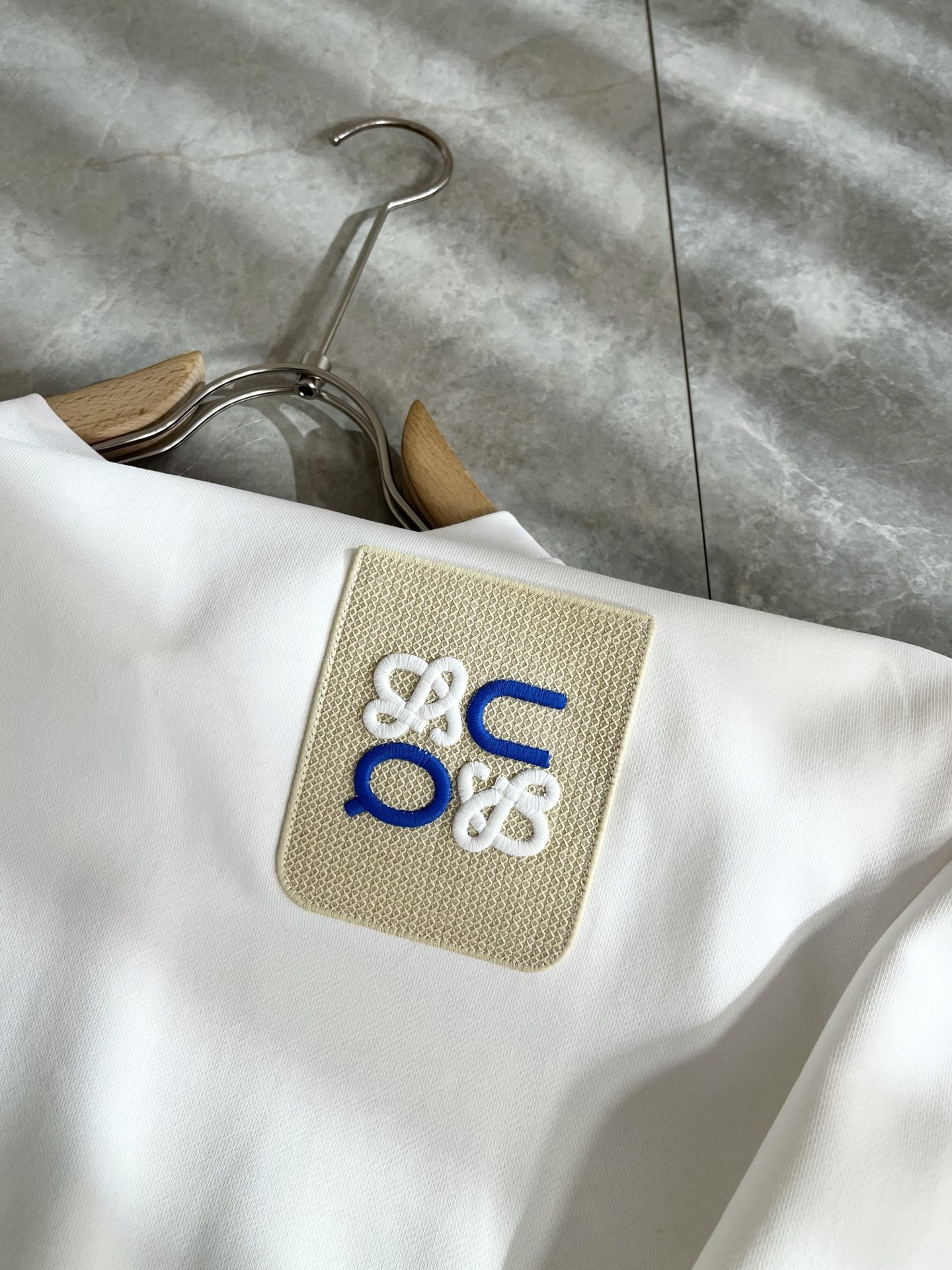 LOE*WE罗*威 2025秋冬男女同款👫长袖卫衣，意大利原厂订单渠道，极具个性高级潮风，标志logo刺